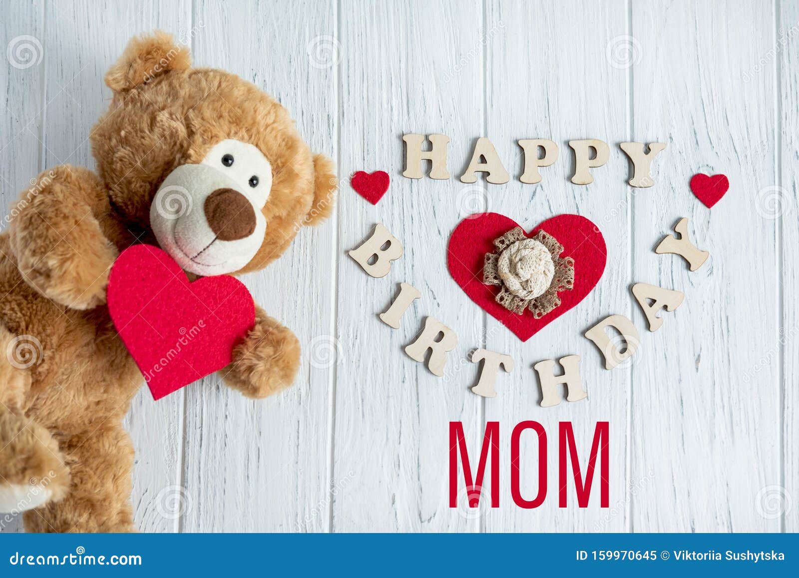 Buon Compleanno Mamma Un Biglietto Di Auguri Per Il Compleanno Della Mamma Con Un Orsacchiotto E Un Cuore Layout Piatto Visualiz Immagine Stock Immagine Di Rustic Festive