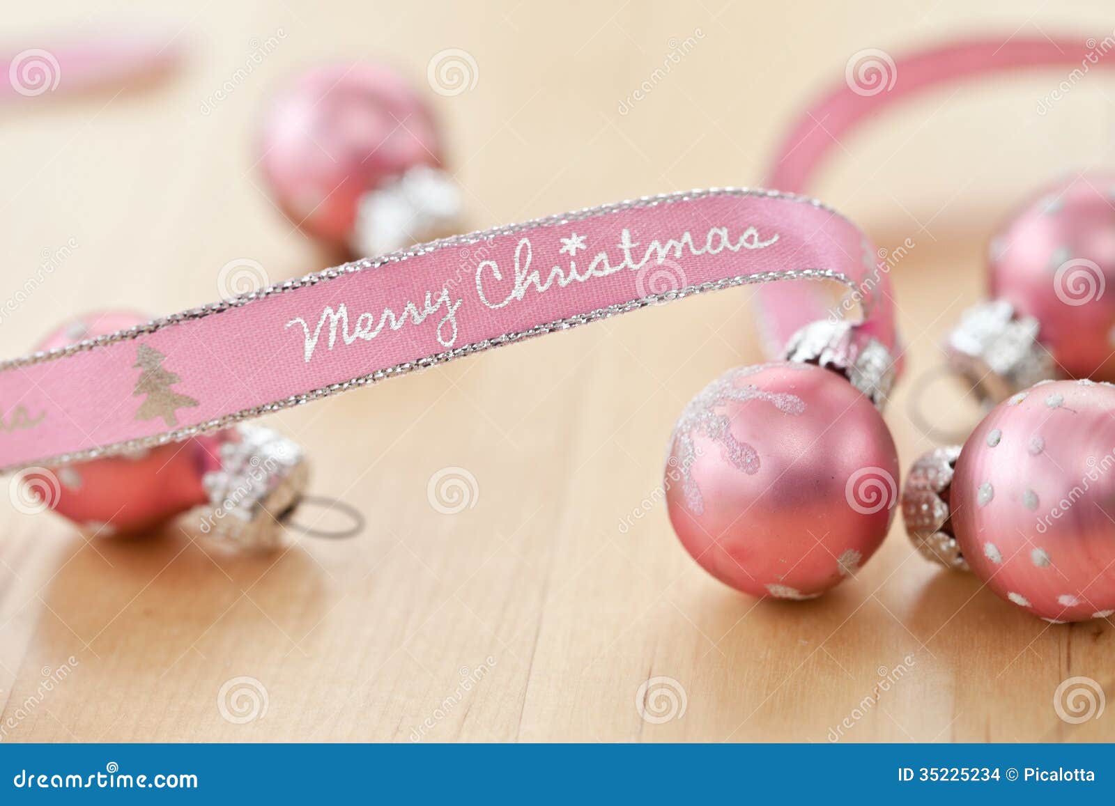 Buon Natale Rosa.Buon Natale Scritto Sul Nastro Rosa Fotografia Stock Immagine Di Spazio Colorful 35225234