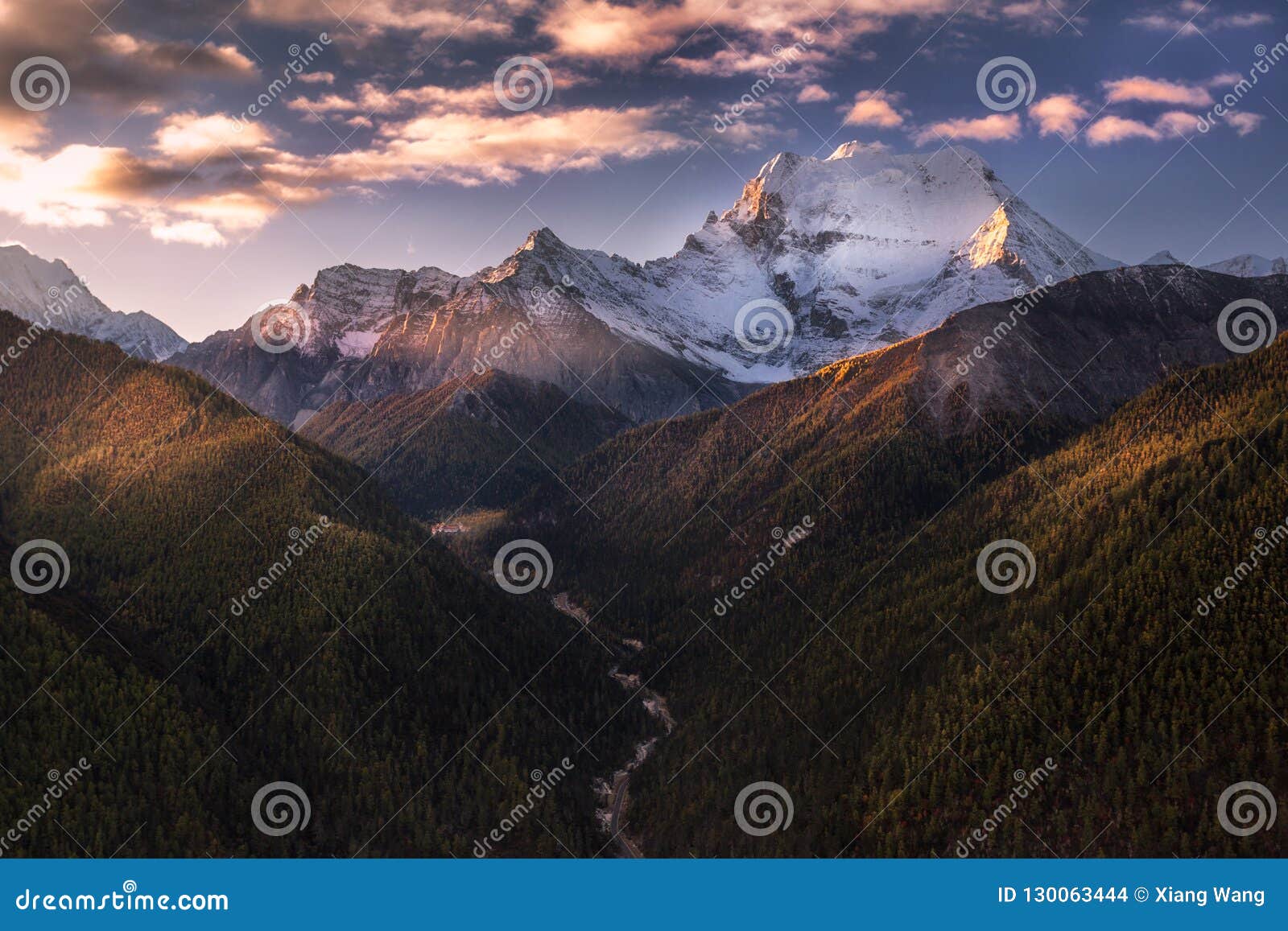 Buongiorno Montagna Della Neve Di Sennairi Fotografia Stock Immagine Di Freddo Dorato