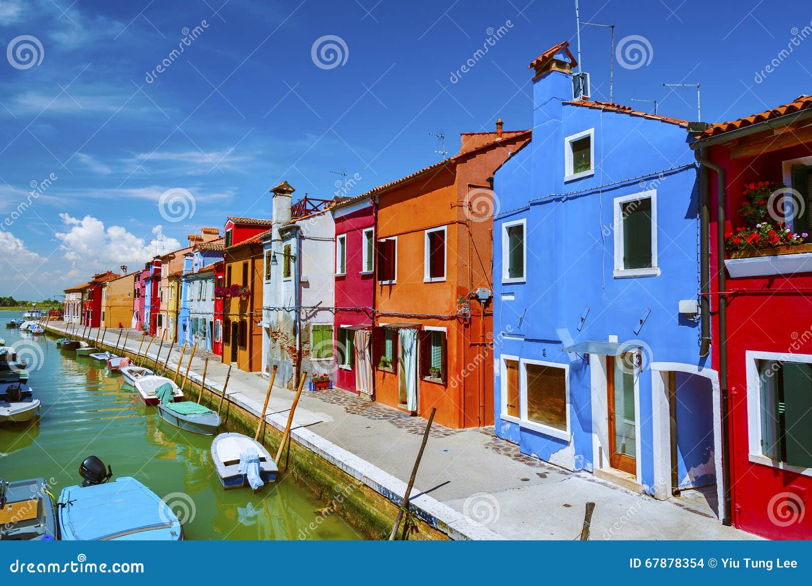 Burano ö, Venedig, Italien. Färgrik husö italy venice för burano