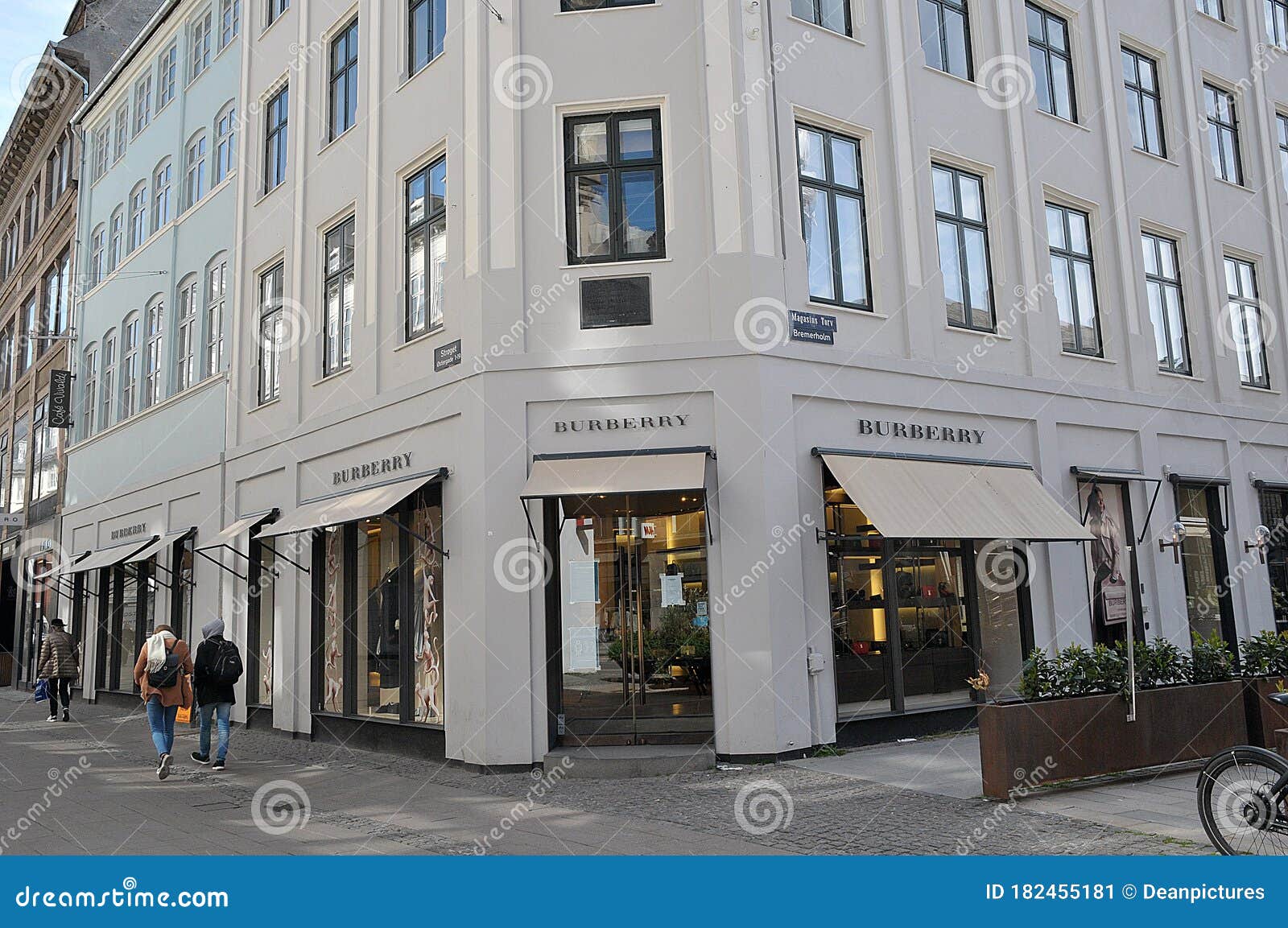 Burberry Shop in Copenhagen Denmark Covid-19 Editorial Photo - Image copenhagen, europa: 182455181
