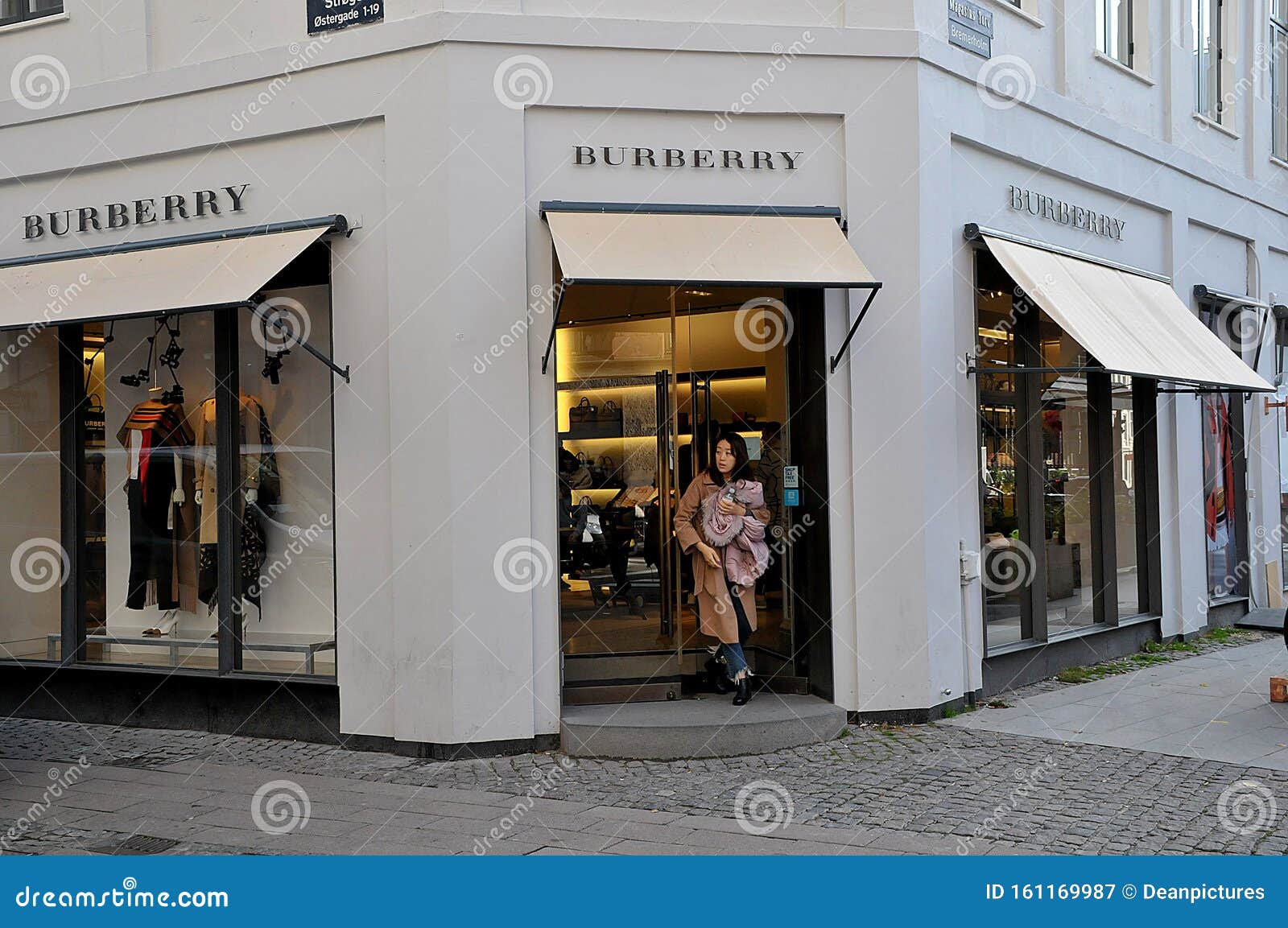 BURBERRY STORE in CAPITAL COPENHAGEN Editorial Photography - Image land, store: 161169987