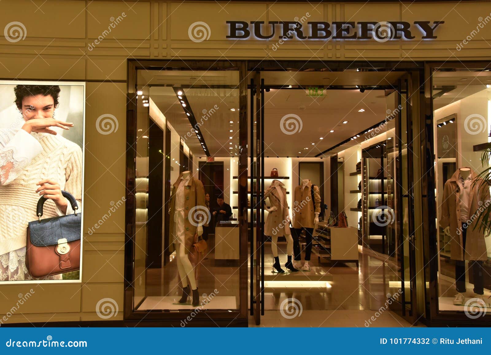 Burberry Store At Mall Of America In 