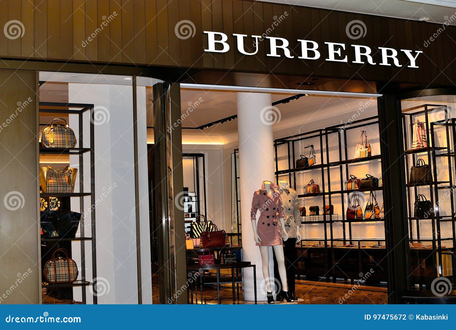 aanval Verdorren Rand Burberry Store in Schiphol Airport, Holland Editorial Photography - Image  of coats, disigners: 97475672