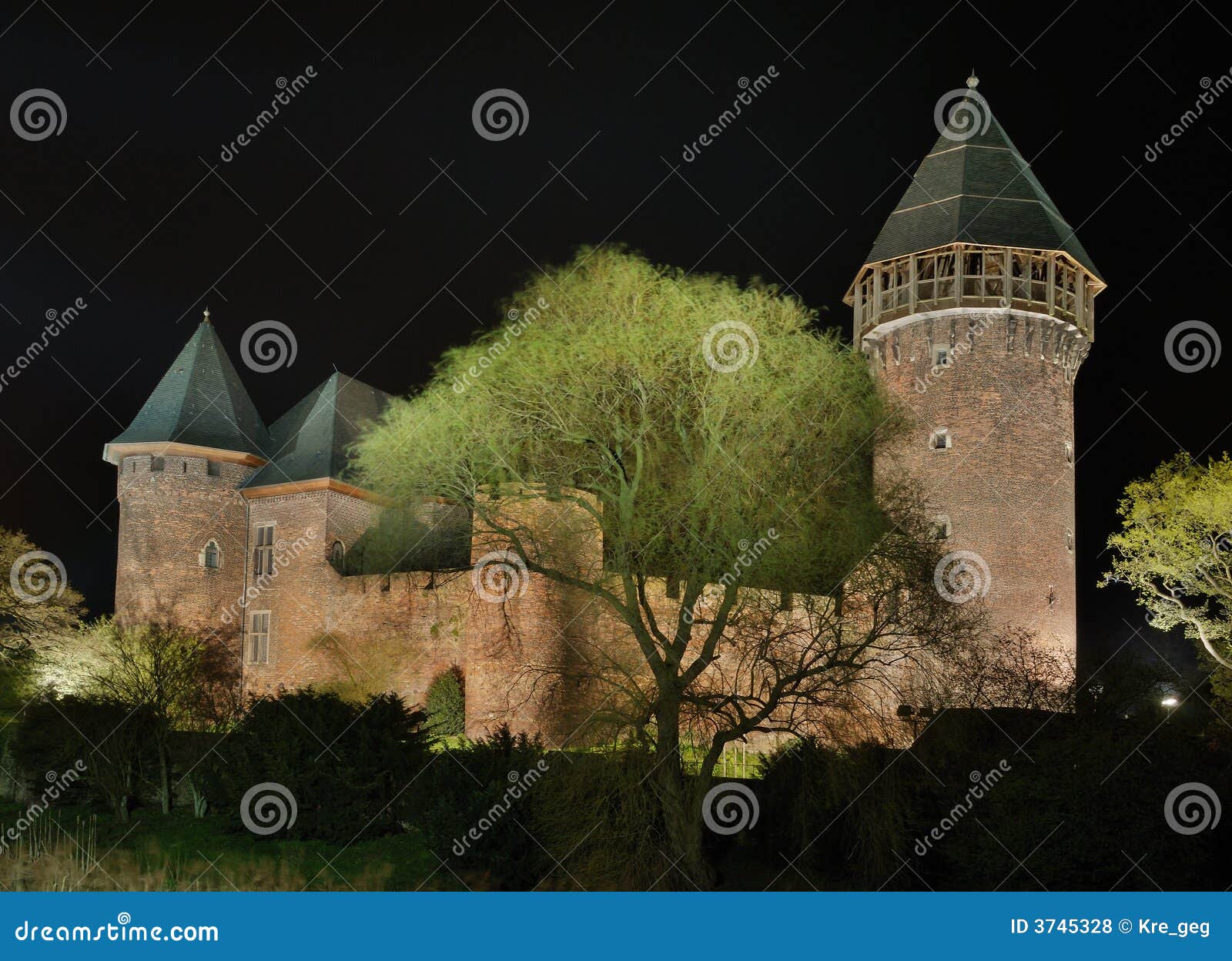 burg linn at night