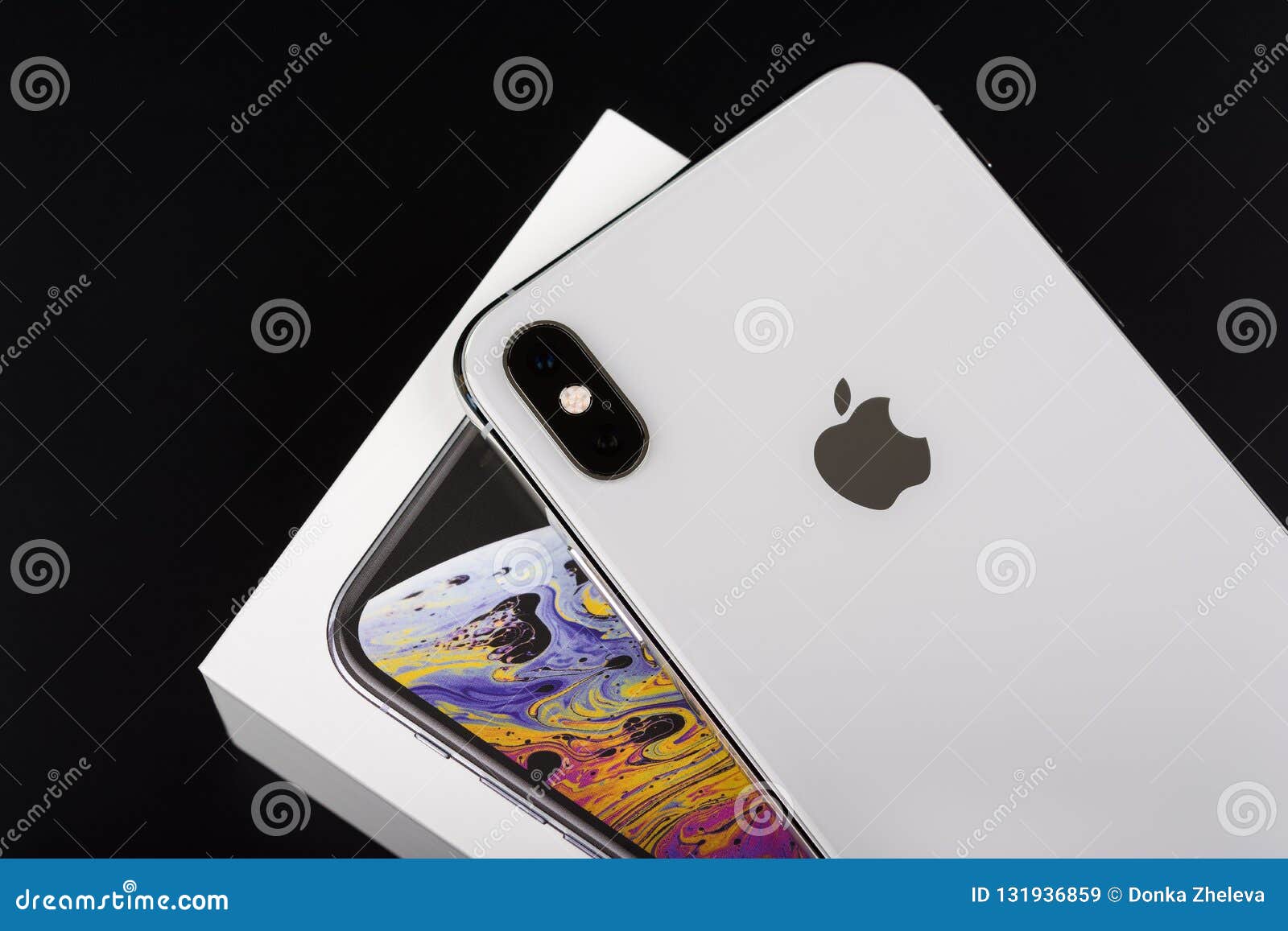 iPhone XS Max: Được công bố vào năm 2018, iPhone XS Max là một trong những điện thoại thông minh cao cấp nhất của Apple. Nếu bạn muốn xem hình ảnh chi tiết của chiếc điện thoại đáng mơ ước này, hãy nhấp vào liên kết tương ứng.