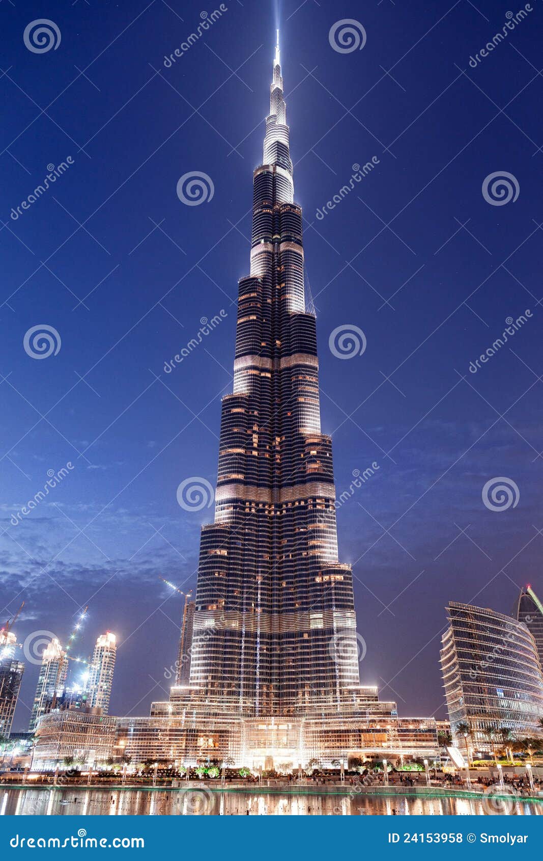 burj khalifa tower at night