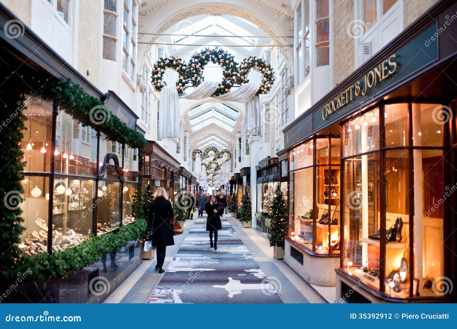 stella mccartney store, storefront at night Stock Photo - Alamy