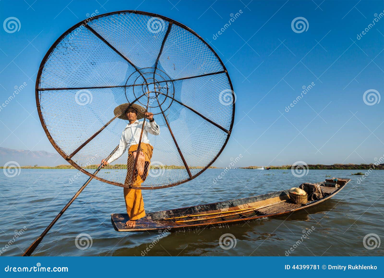 burmese fisherman at inle lake, myanmar