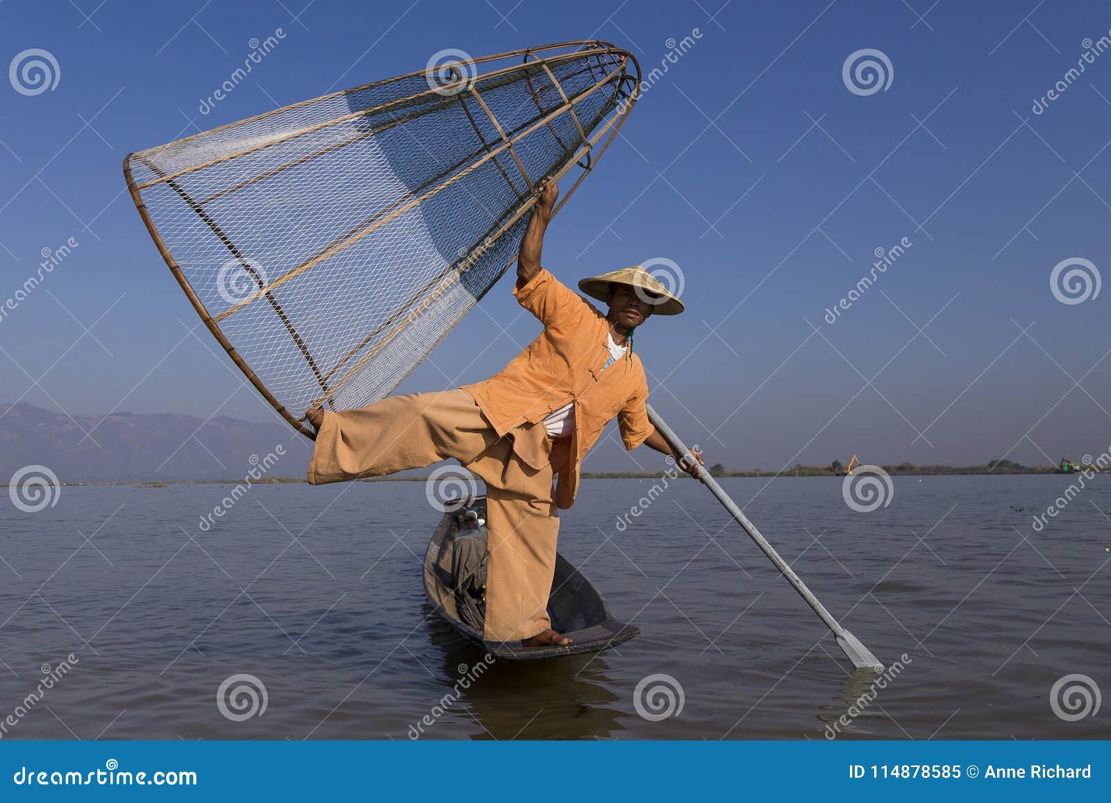 https://thumbs.dreamstime.com/z/burmese-fisherman-posing-foot-holding-his-cone-shaped-fishing-net-inle-lake-shan-state-myanmar-burmese-fisherman-posing-114878585.jpg