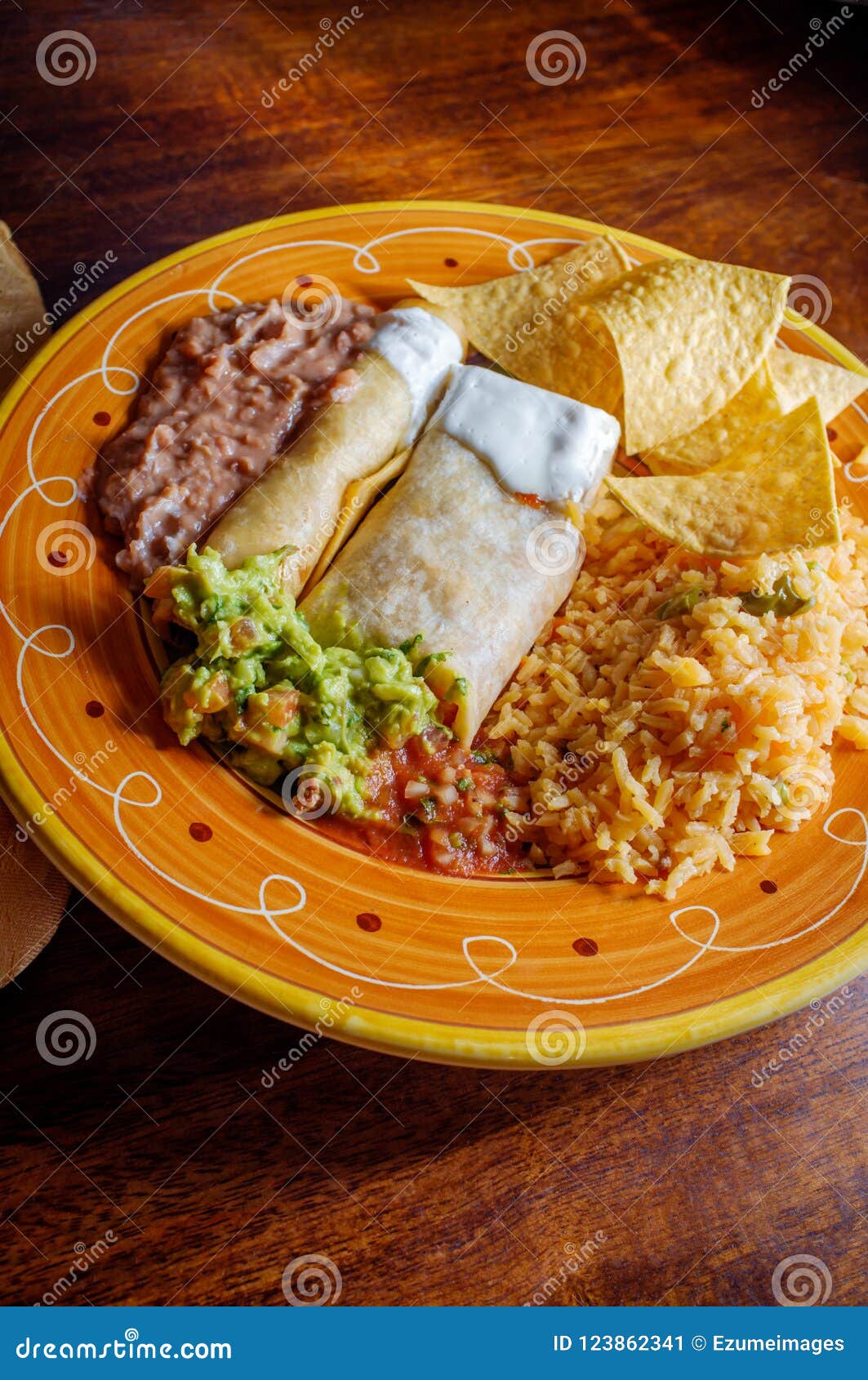 Burrito De Chimichanga Do Mexicano Imagem de Stock Imagem de galinha