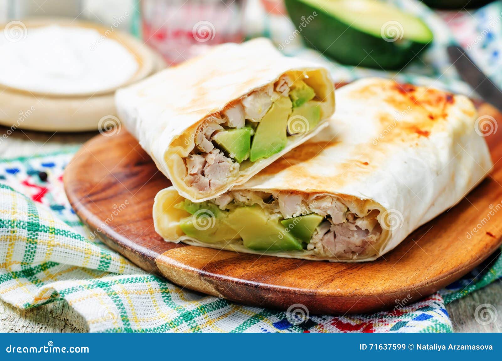 Burritos Del Aguacate Del Pollo Imagen de archivo Imagen de apetitoso, almuerzo 71637599