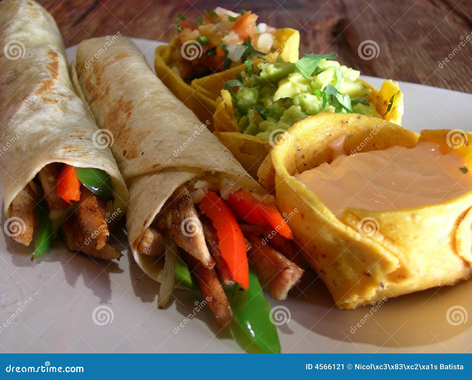 Burritos Mexicanos Del Pollo Imagen de archivo Imagen de alimenticio