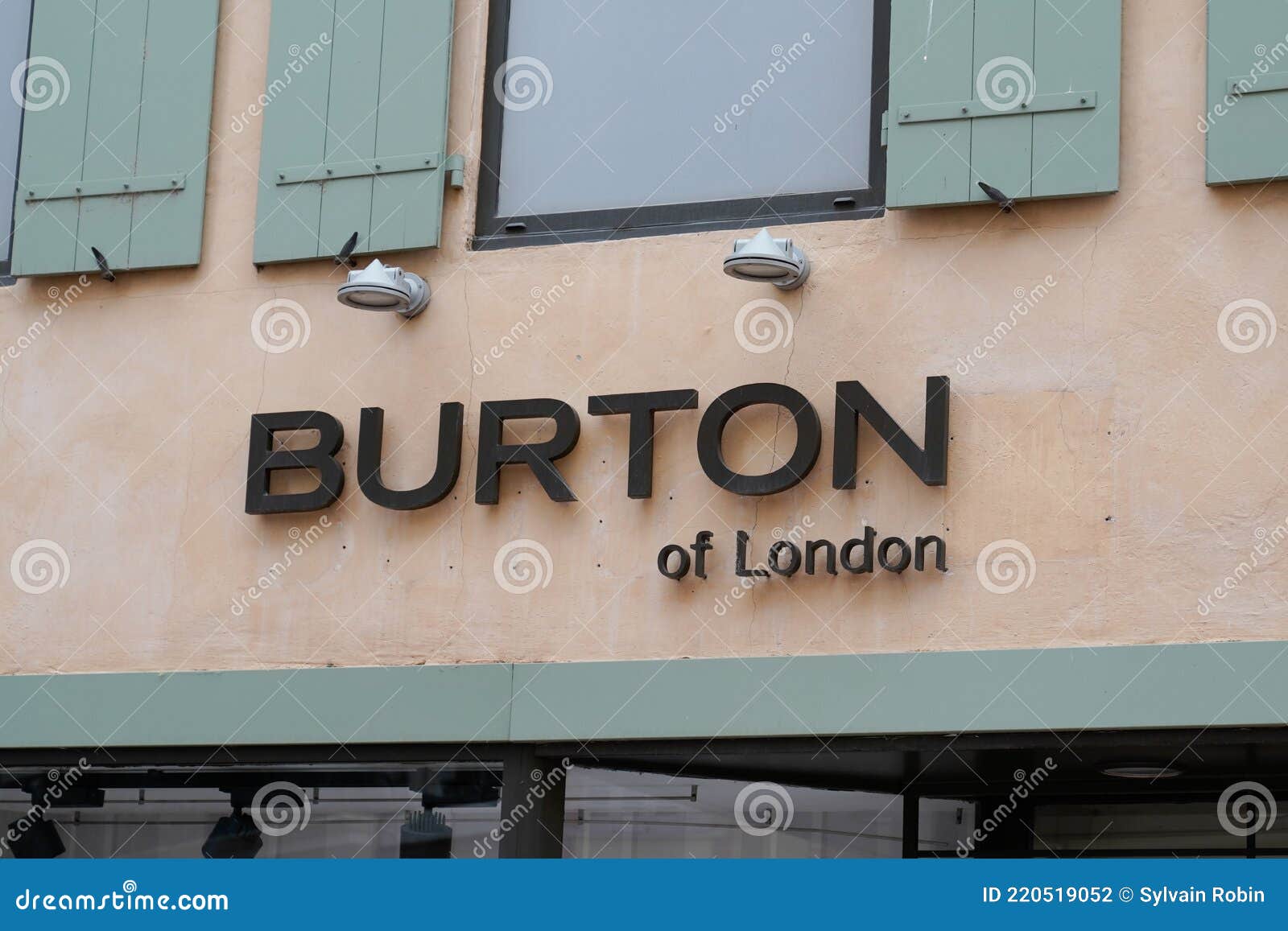 Inmunizar Fuera solamente Burton of London Signo Texto Diseño Logo Marca En Tienda Frente De Ropa De  Moda Británica Fotografía editorial - Imagen de minorista, ciudad: 220519052