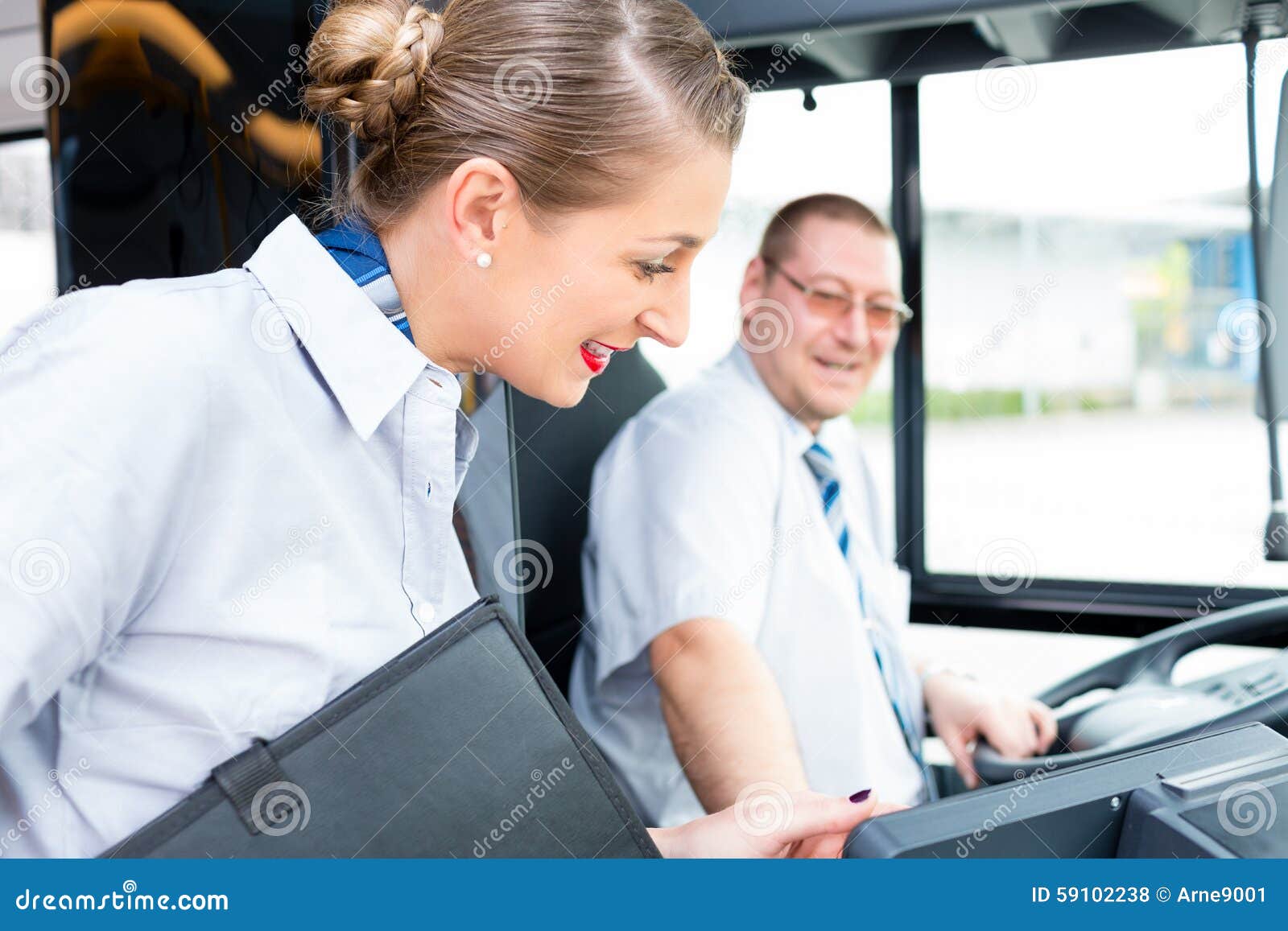 tipping tour guide and bus driver