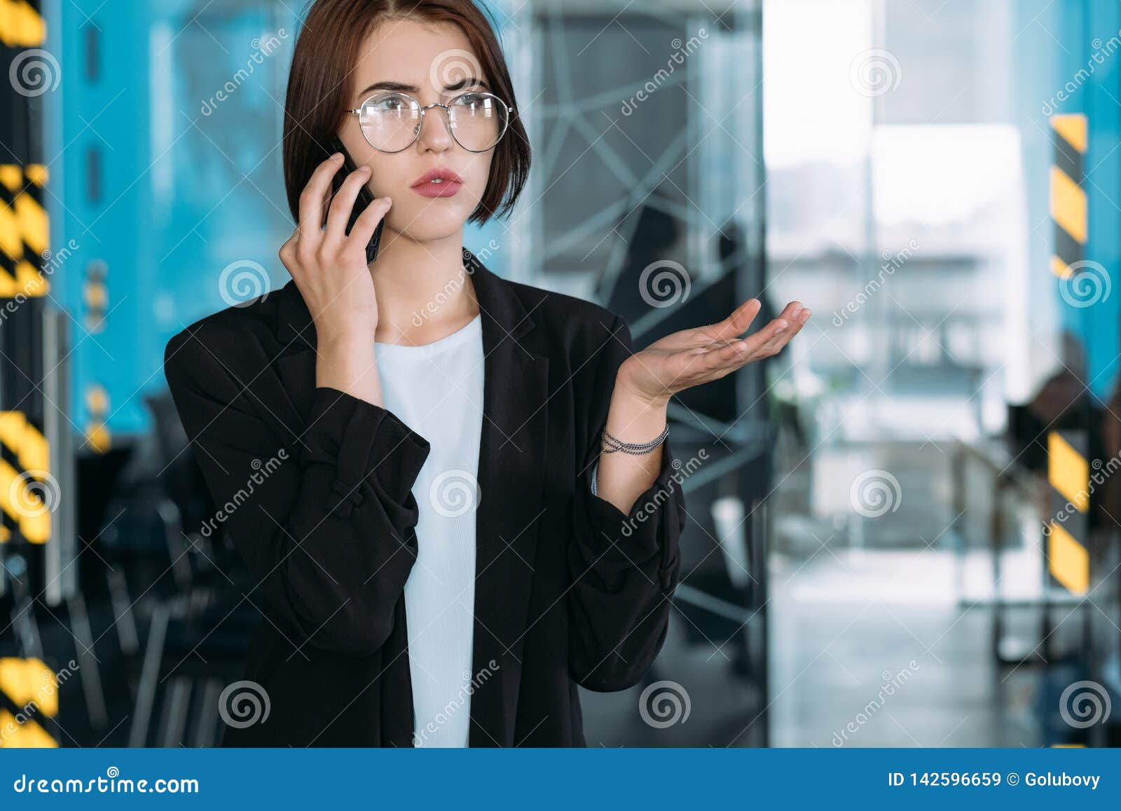 Business Conversation Troubleshooting Worker Phone Stock Image - Image ...