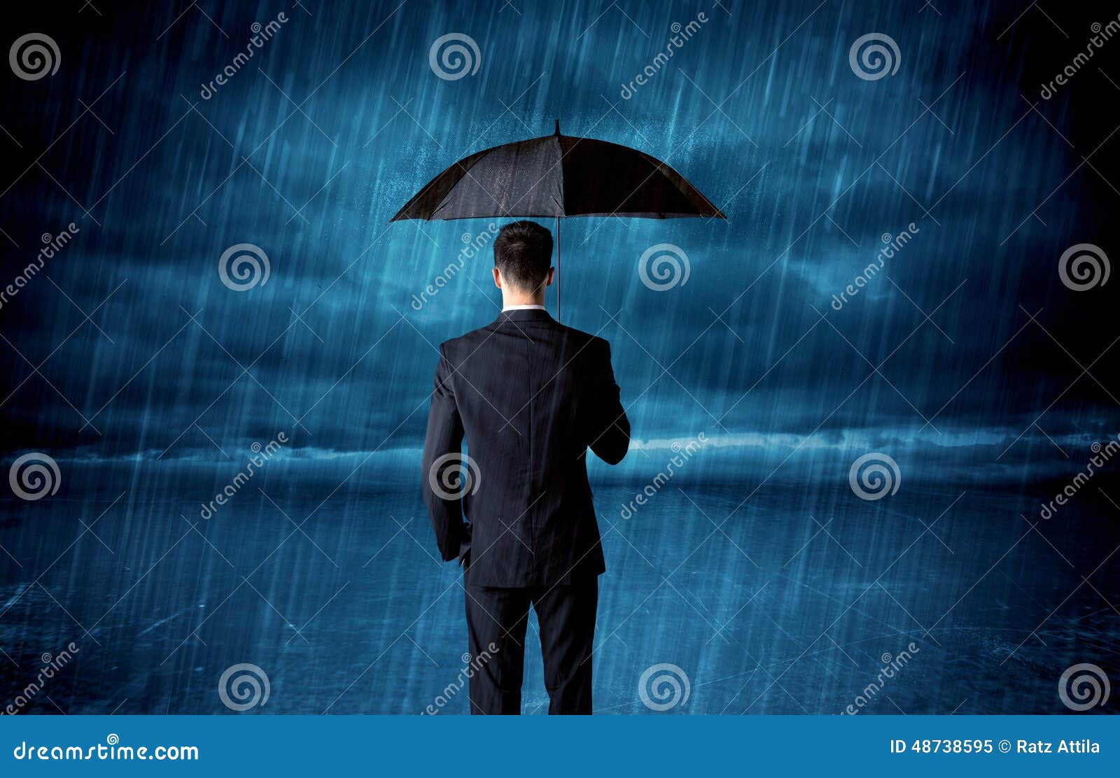 Standing In The Rain, A Hummer Is Still Looking Around The Sky For To