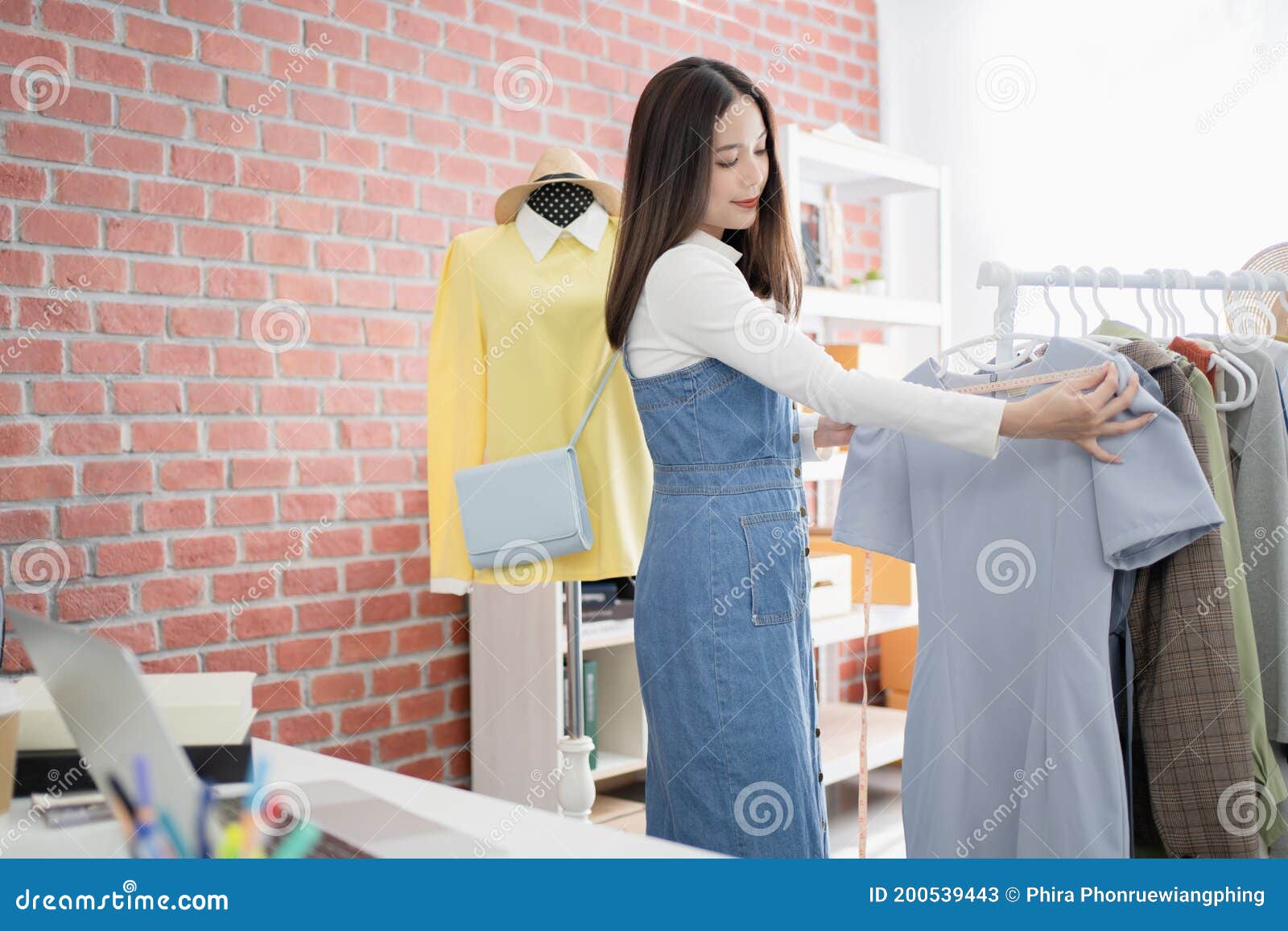 Selling dresses cheap online business