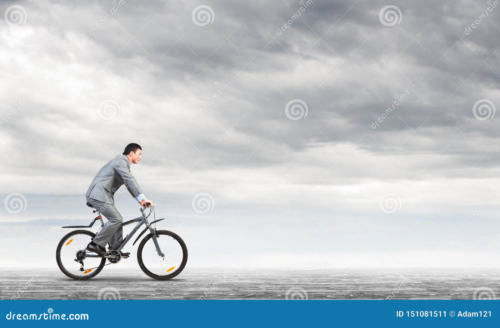 forråde baggrund kilometer Businessman Commuting To Work by Bike Stock Image - Image of outdoors,  bike: 151081511