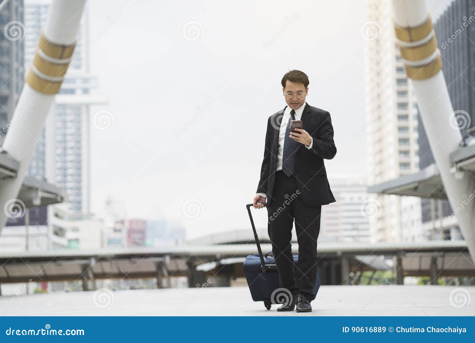 a businessman travels more expensive than a tourist