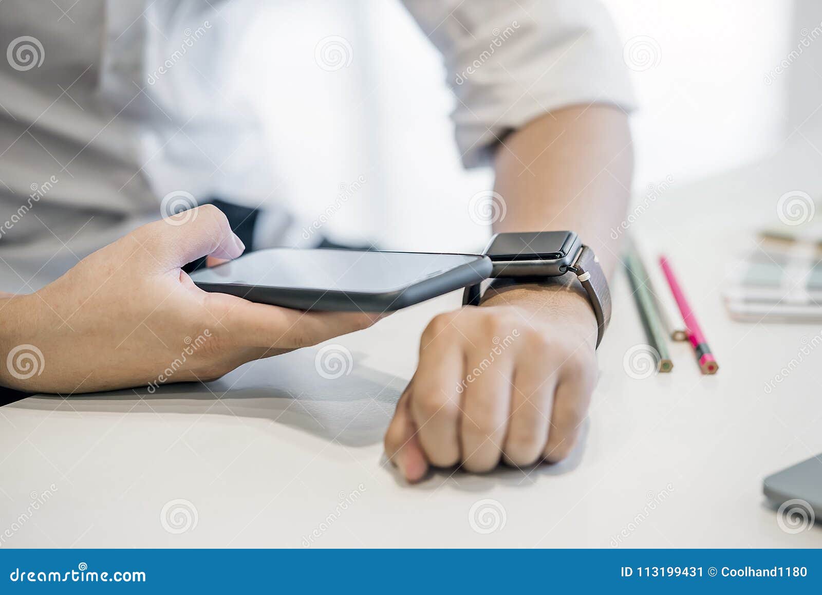 watch that connects to phone