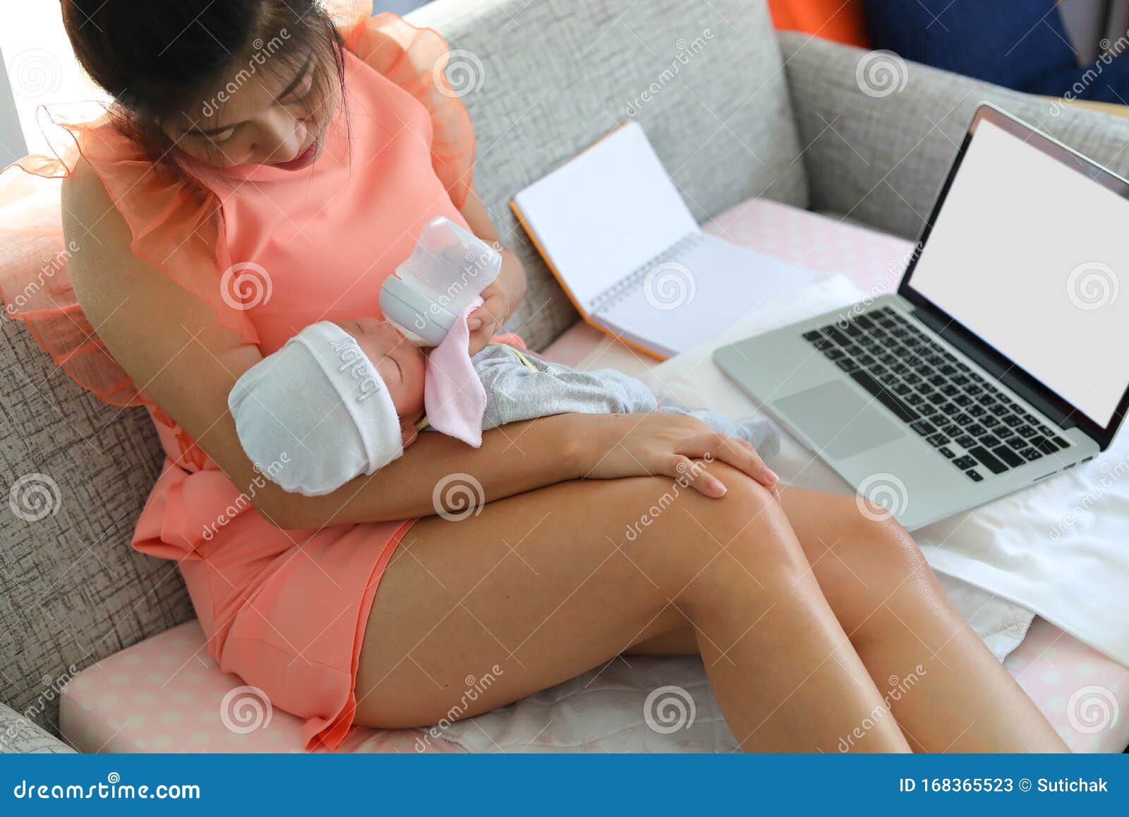 Pump Breastmilk and Work on Office Computer Stock Image - Image of  breastfeeding, keyboard: 118161019