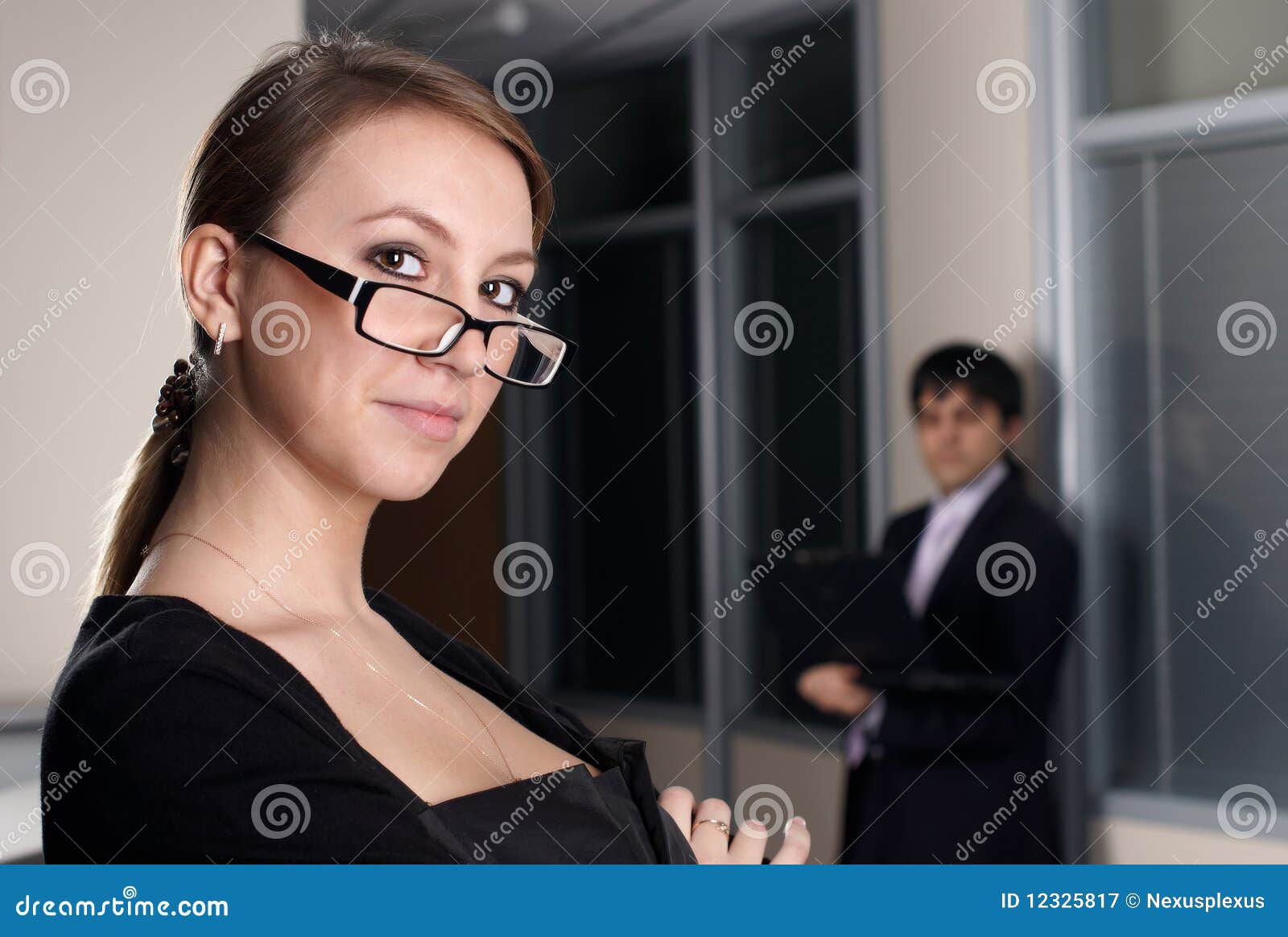 businesswoman with collegue in office