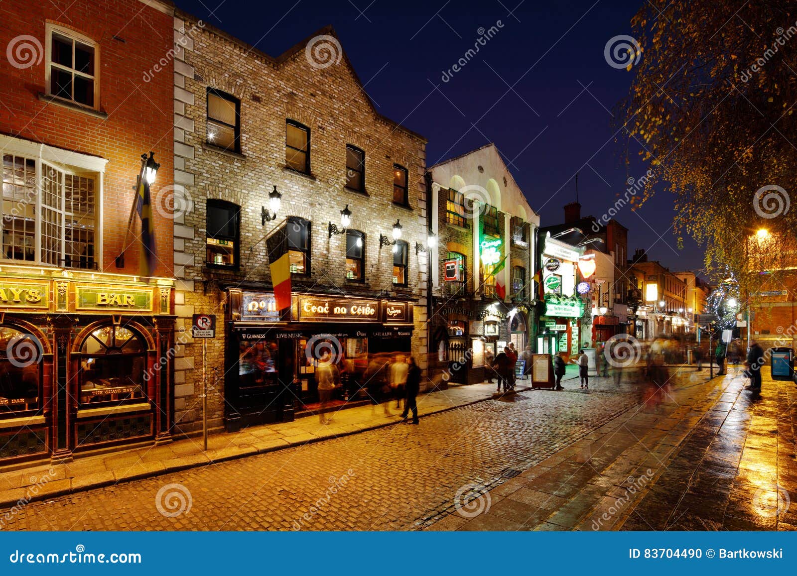 A Busy Nightlife Of The Temple  Bar  Area  Of Dublin  Ireland  
