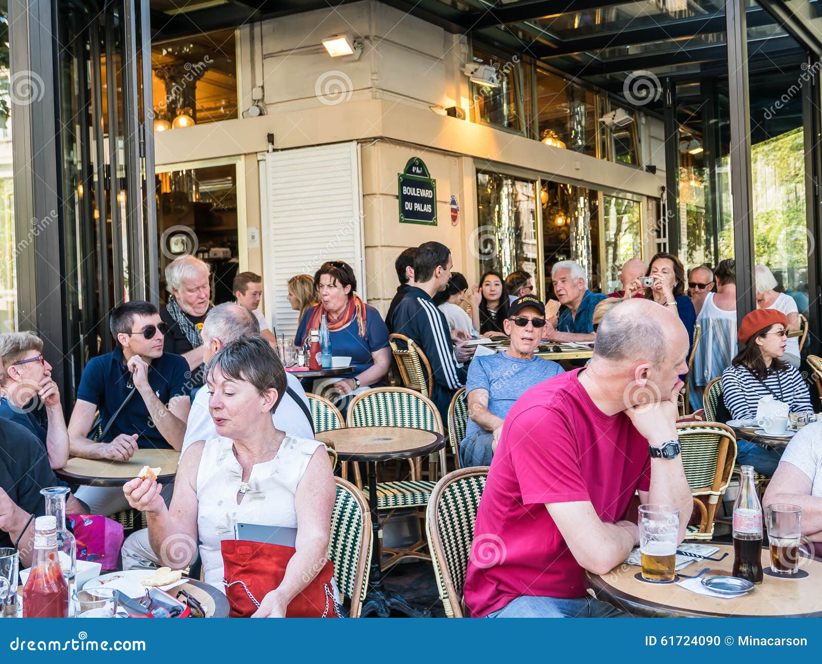 Busy Paris Cafe on August Day Editorial Image - Image of arrondissment