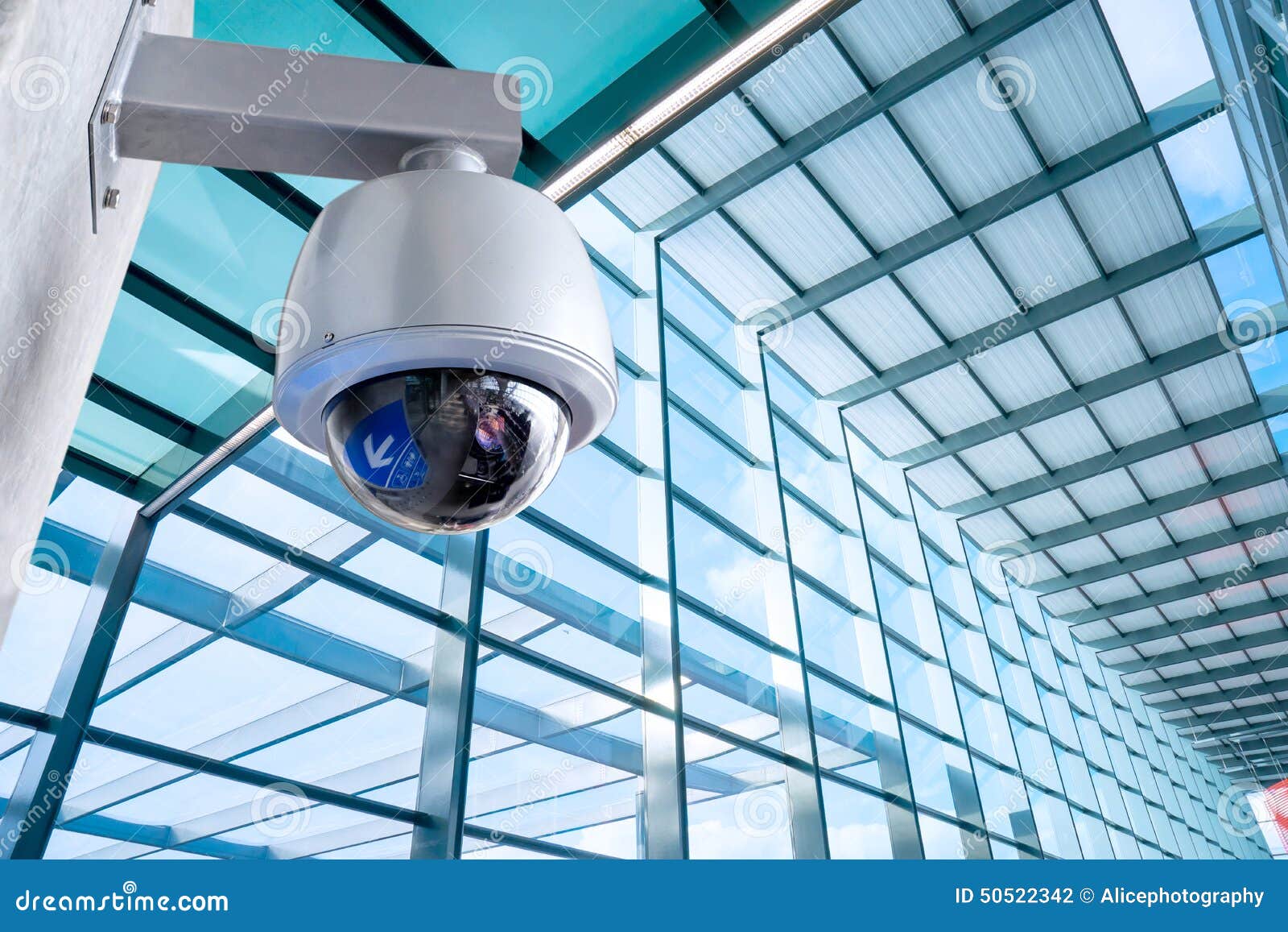 Bienvenido Aspirar Cubeta Cámara De Seguridad, CCTV En El Edificio De La Oficina De Negocios Foto de  archivo - Imagen de secreto, negocios: 50522342