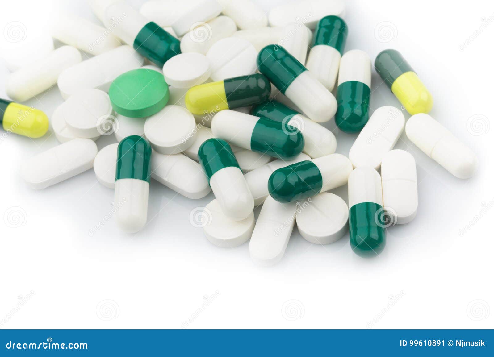 Зеленые антибиотики. Антибиотики зеленые таблетки. Антибиотик зеленые капсулы. Антибиотик зелен-белая капсула. Антибиотик в зеленой капсуле.