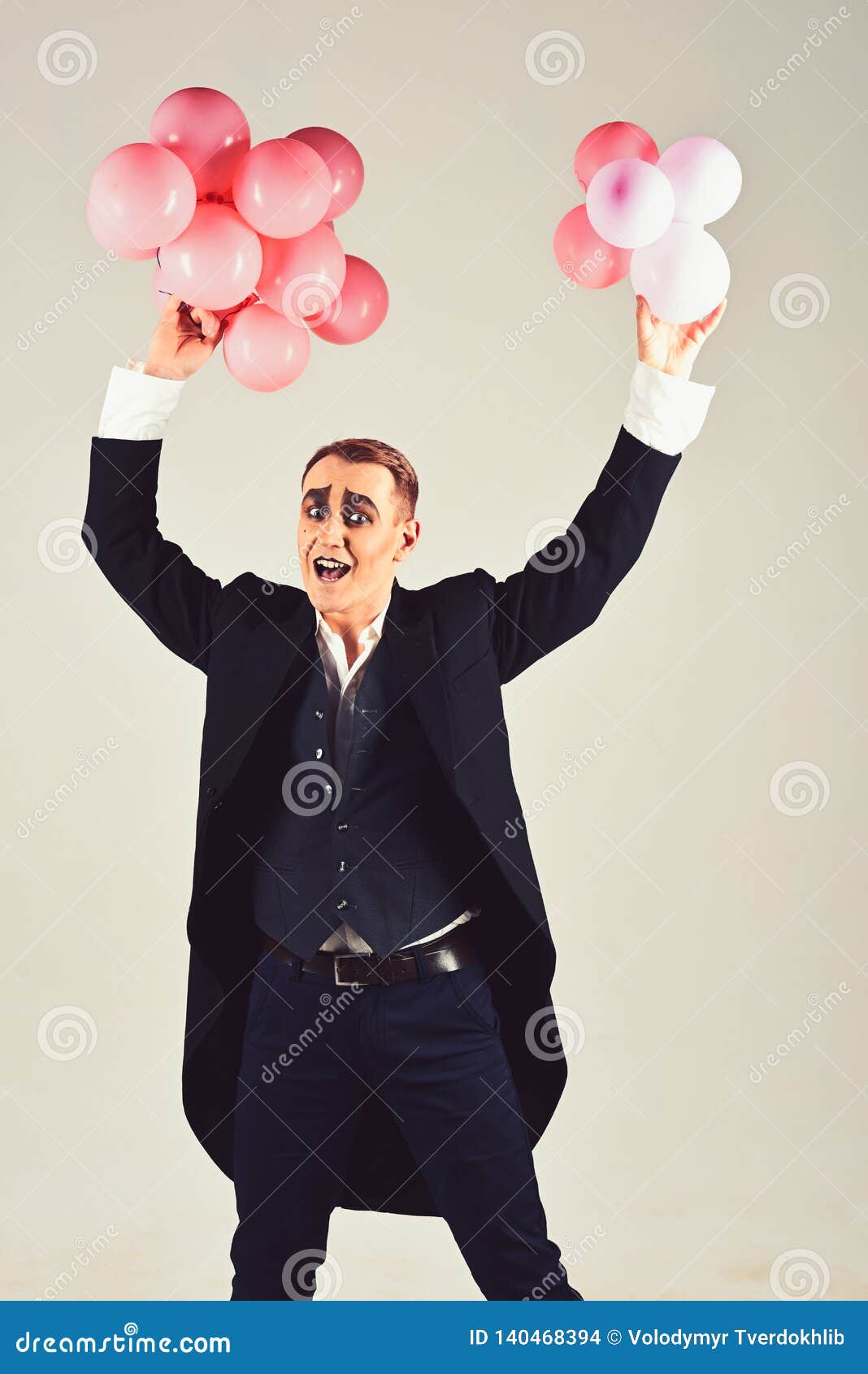 Celebration Du Jour Special Homme Avec Le Maquillage De Pantomime Sur La Fete D Anniversaire Homme De Mime D Artiste De Ballon Av Photo Stock Image Du Silencieux Homme Celebration Du Jour Special Homme Avec Le Maquillage De Pantomime Sur La Fete D Anniversaire Homme De Mime D Artiste De Ballon Av Photo Stock Image Du Silencieux Homme