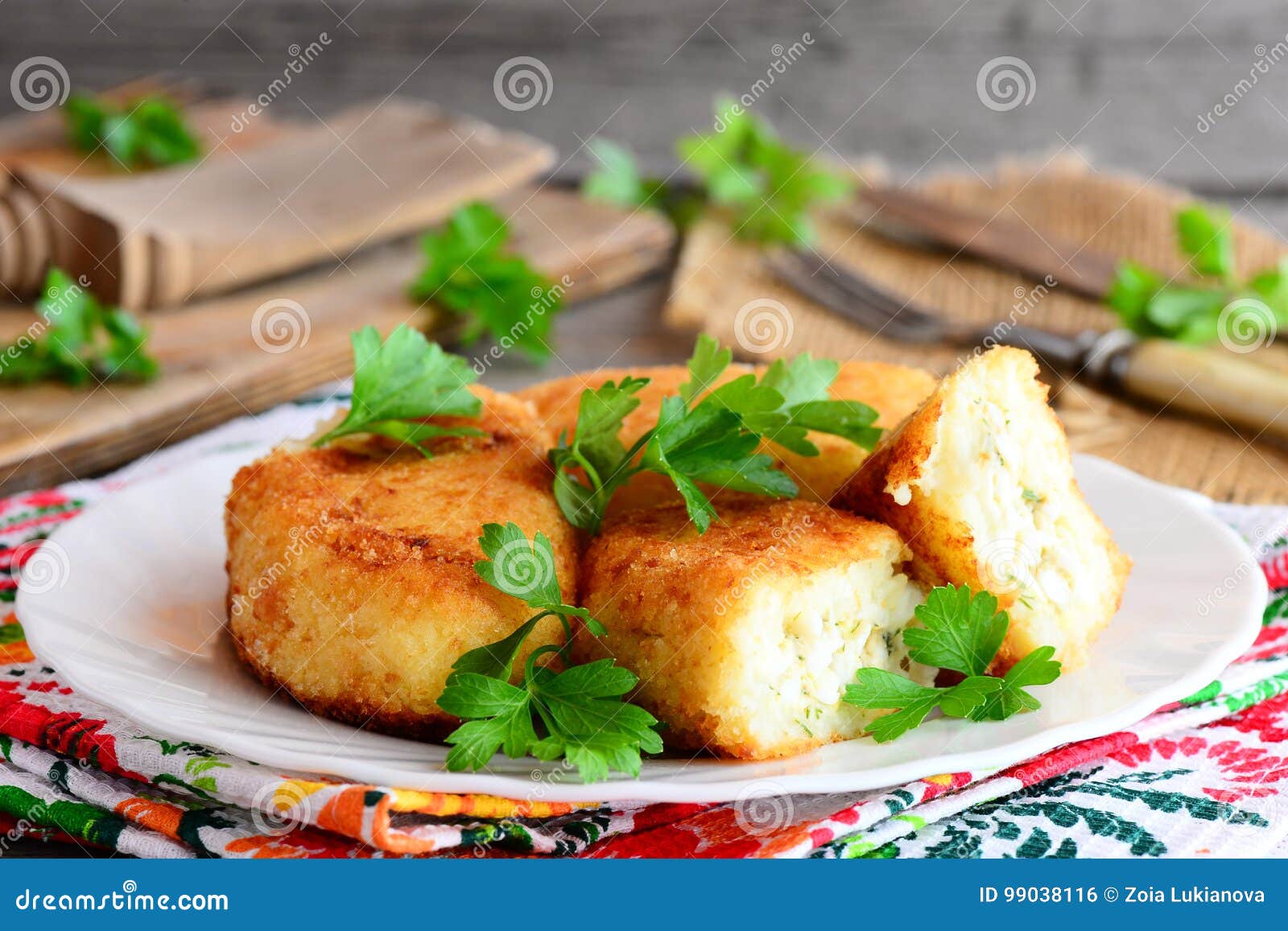 Cotelettes Vegetales Frites Avec L Oeuf Bourrant D Un Plat De