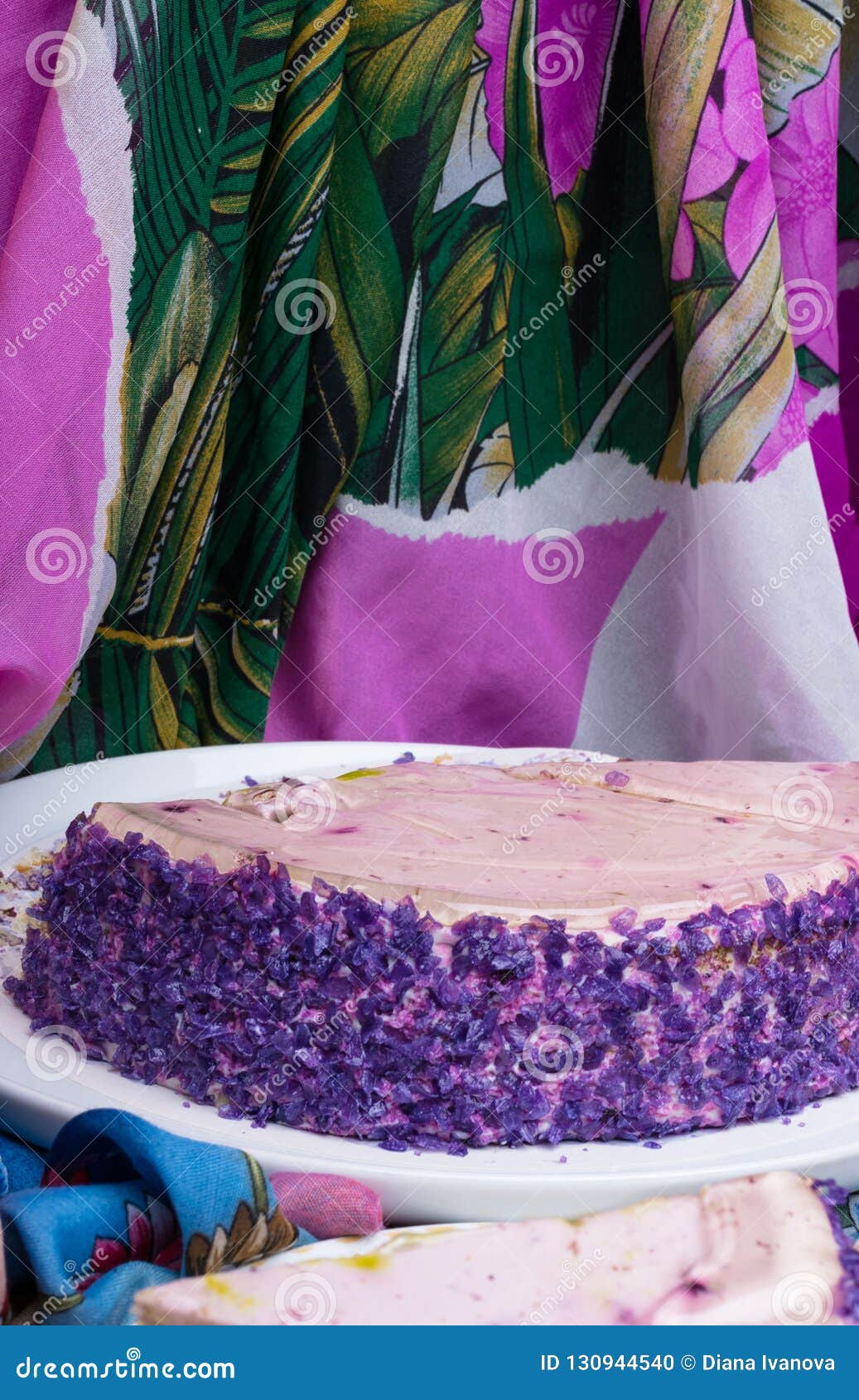 C Est Gateau Pourpre Delicieux D Igname Le Legume A Racine Qui A Une Couleur Mauve Fonce Sublime Rend Le Gout Doux Et Doux Photo Stock Image Du Dessert Fond C Est Gateau Pourpre Delicieux D Igname Le Legume A Racine Qui A Une Couleur Mauve Fonce Sublime Rend Le Gout Doux Et Doux Photo Stock Image Du Dessert Fond