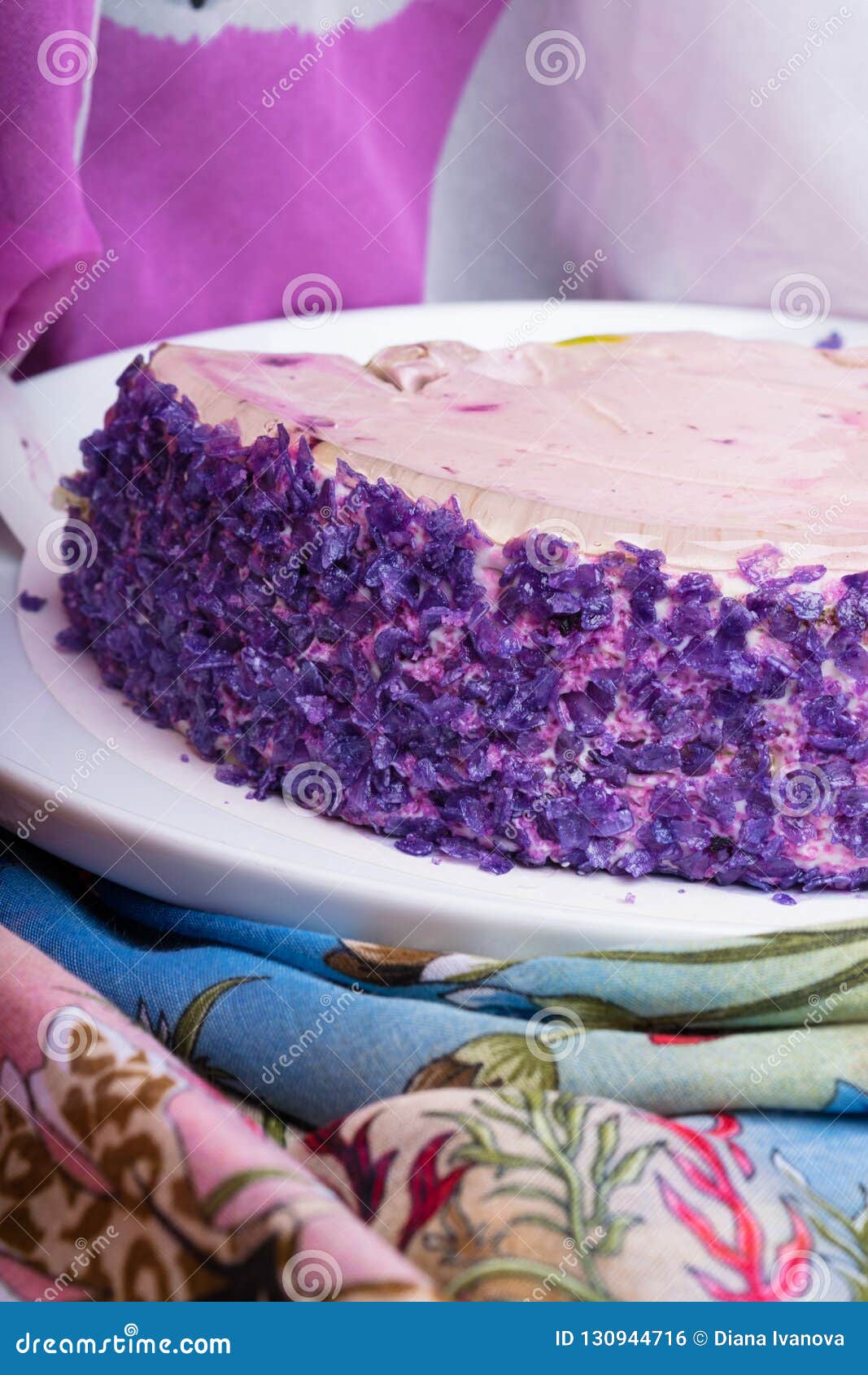 C Est Gateau Pourpre Delicieux D Igname Le Legume A Racine Qui A Une Couleur Mauve Fonce Sublime Rend Le Gout Doux Et Doux Photo Stock Image Du Creme Organique C Est Gateau Pourpre Delicieux D Igname Le Legume A Racine Qui A Une Couleur Mauve Fonce Sublime Rend Le Gout Doux Et Doux Photo Stock Image Du Creme Organique