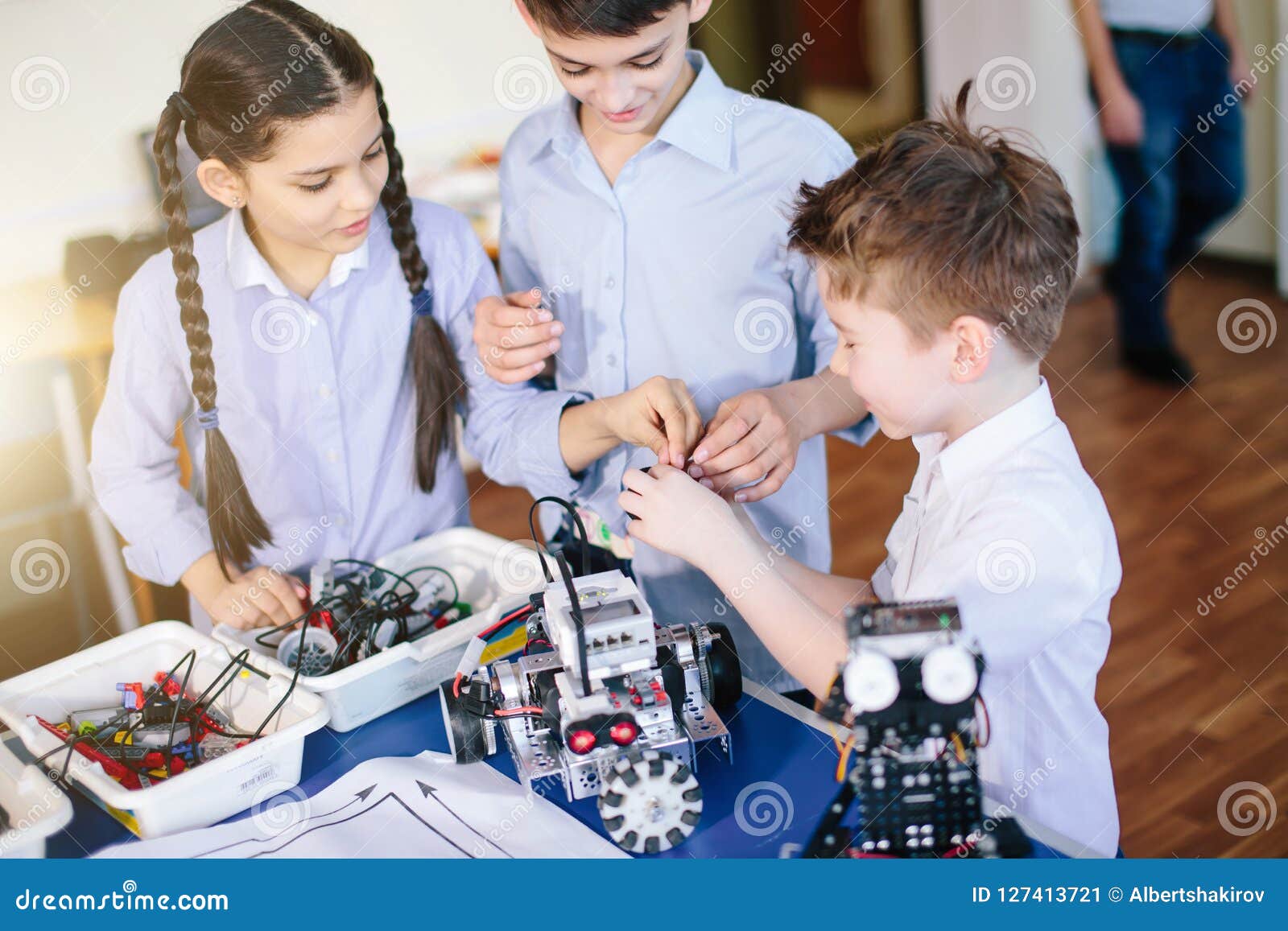 Minha Filha Jogando o jogo do robozinho ao vivo. 