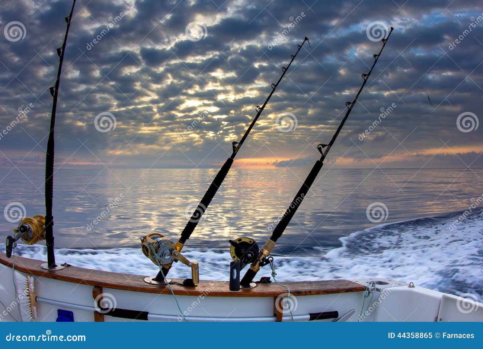 Cañas pescar del barco imagen de archivo. Imagen de deporte - 44358865
