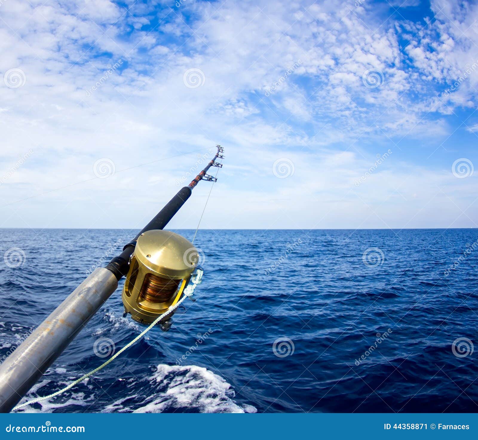 Cañas de pescar del barco Imagen de azul - 44358871