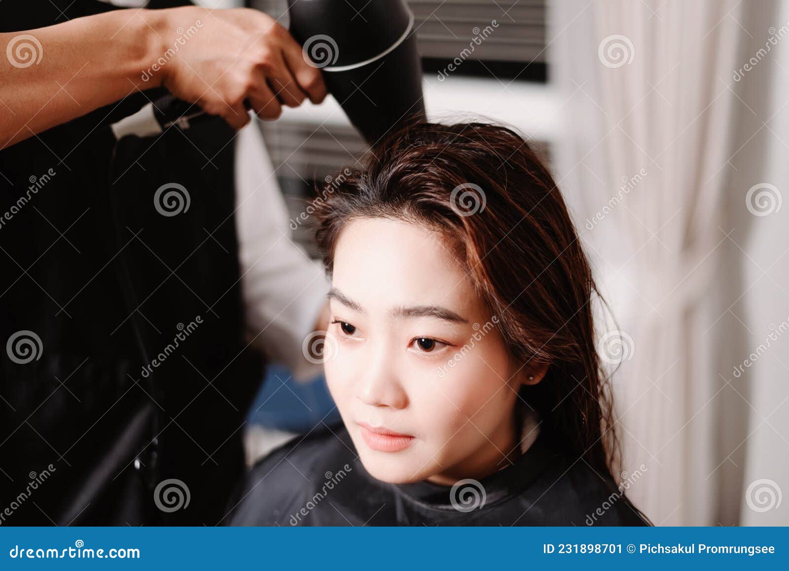 Cabeleireiro Masculino Com Secador De Cabelo Secador De Cabelo