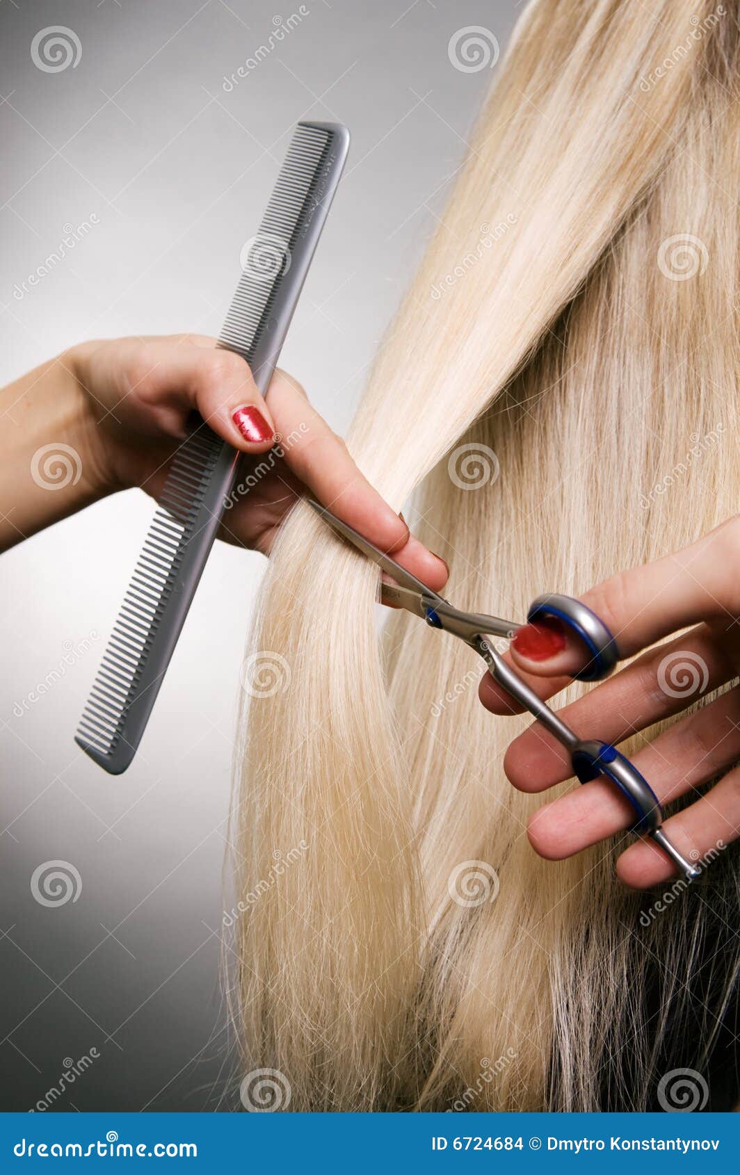 Cabeleireiro Profissional Em Trabalho Foto de Stock - Imagem de mulheres,  corte: 6724684, image size:1064x1690