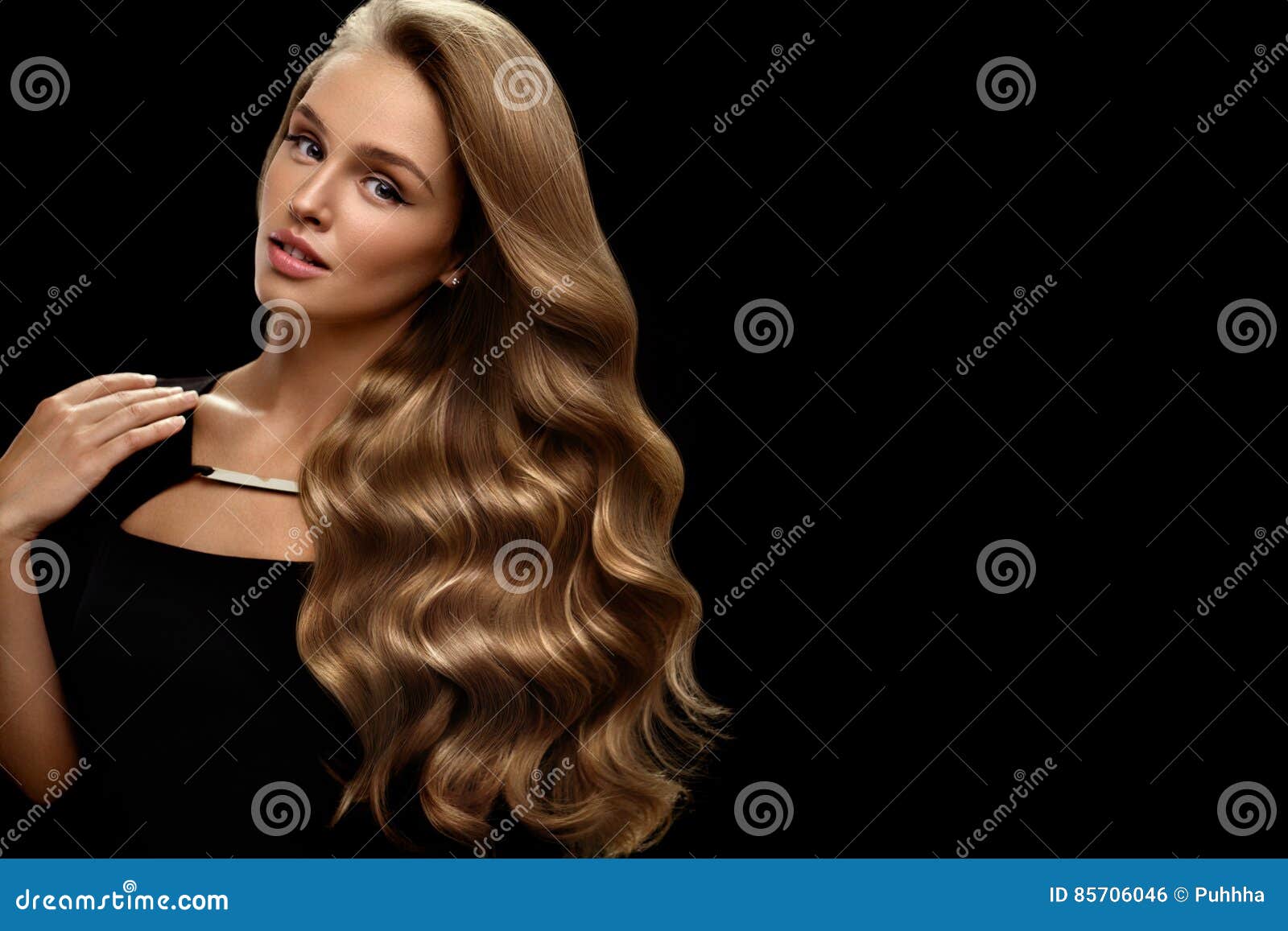 Cabelo Longo Bonito Cabelo Modelo De with Blonde Curly Da Mulher Imagem de  Stock - Imagem de perfeito, lindo: 85706277