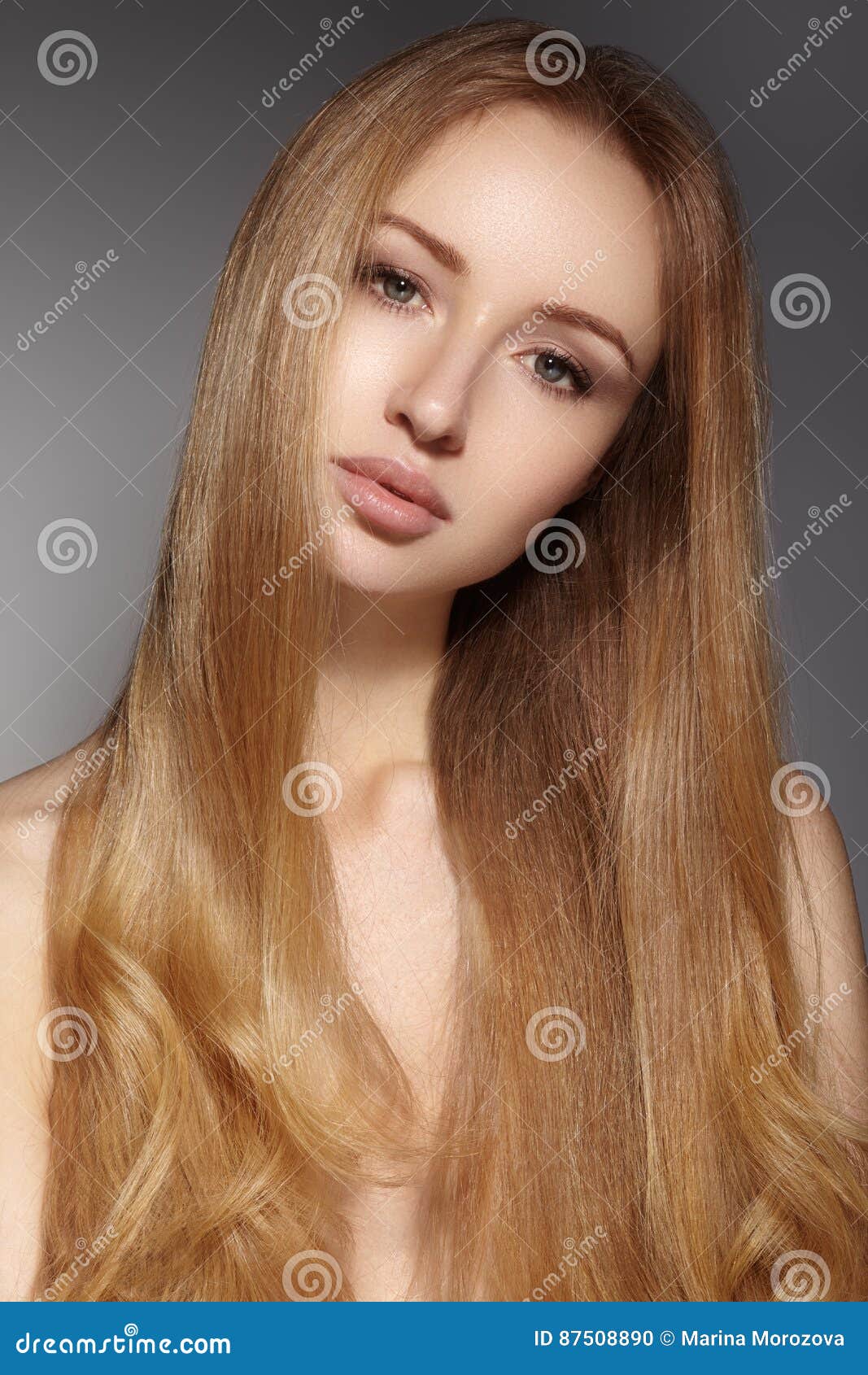 Cabelo Longo. Modelo De Mulher Bonita Com Cabelo Liso Liso Liso