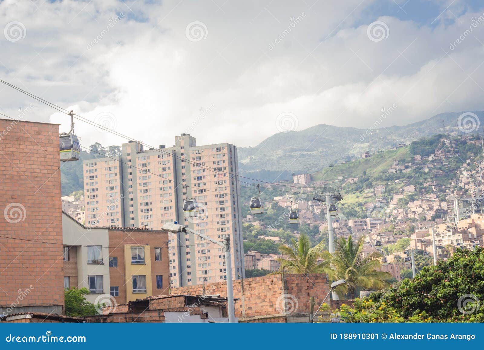 metrocable line j of the medellin metro or metrocable nuevo occidente, is a cable car line used as a medium-capacity mass transpor