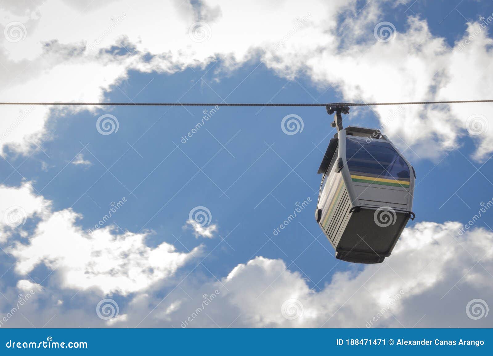 metrocable line j of the medellin metro or metrocable nuevo occidente, is a cable car line used as a medium-capacity mass transpor