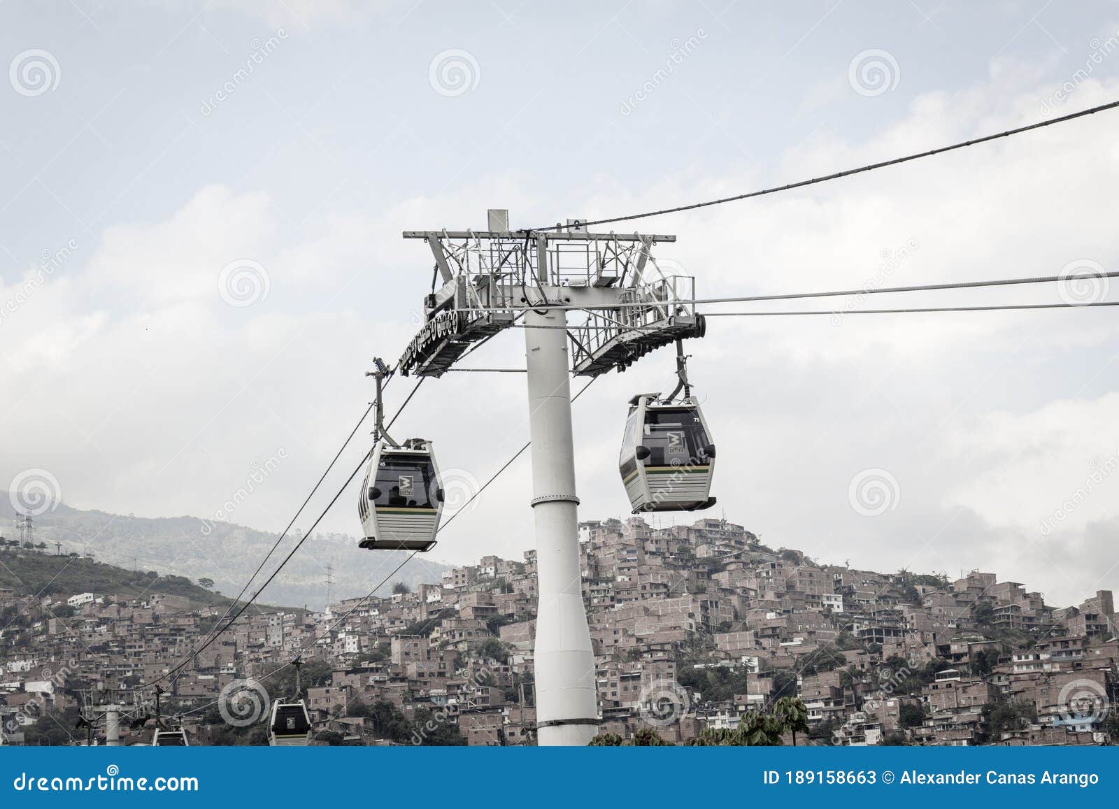 metrocable line j of the medellin metro or metrocable nuevo occidente, is a cable car line used as a medium-capacity mass transpor