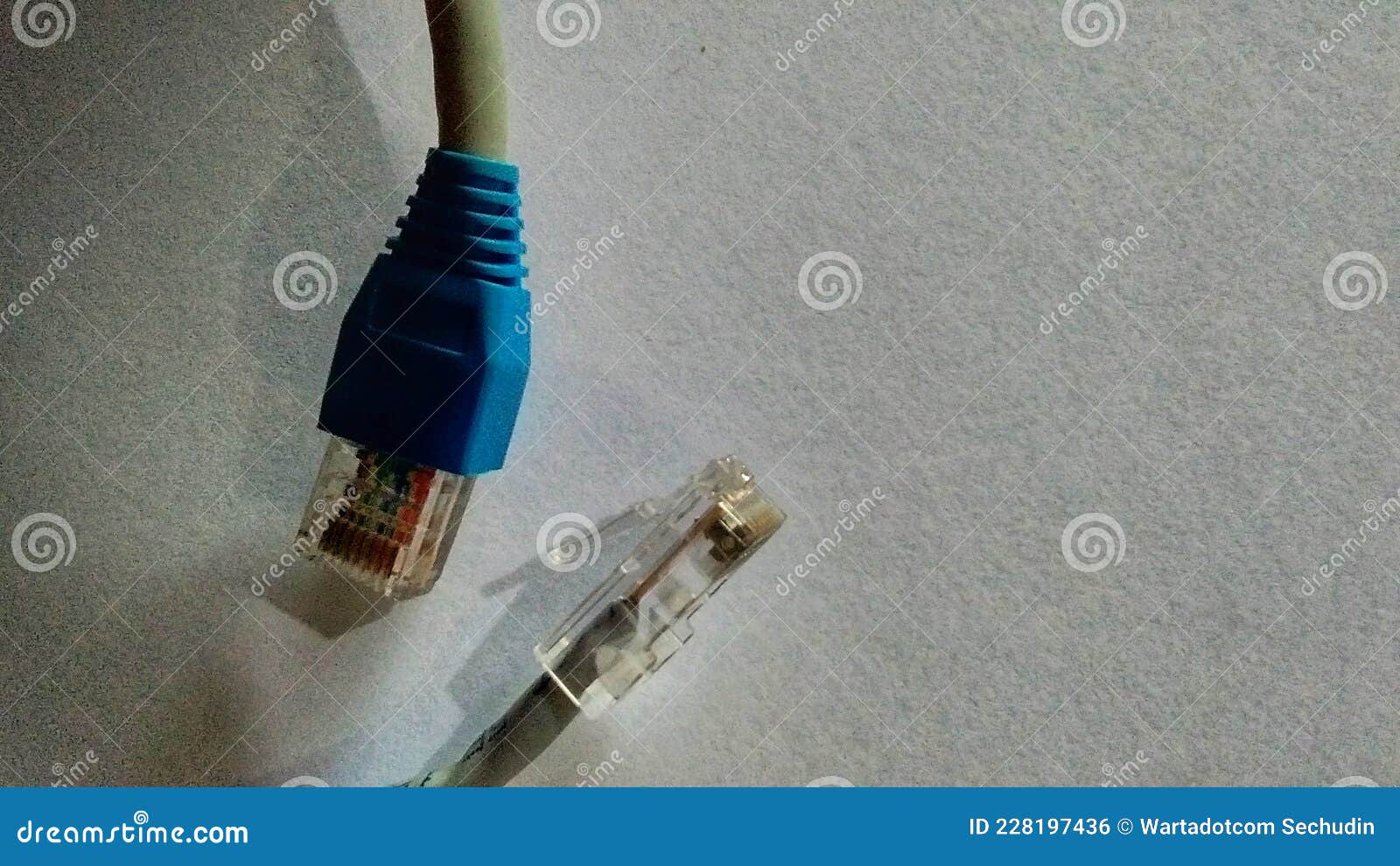 Cable Utp De Red De Para Conectar El Mundo Foto de archivo