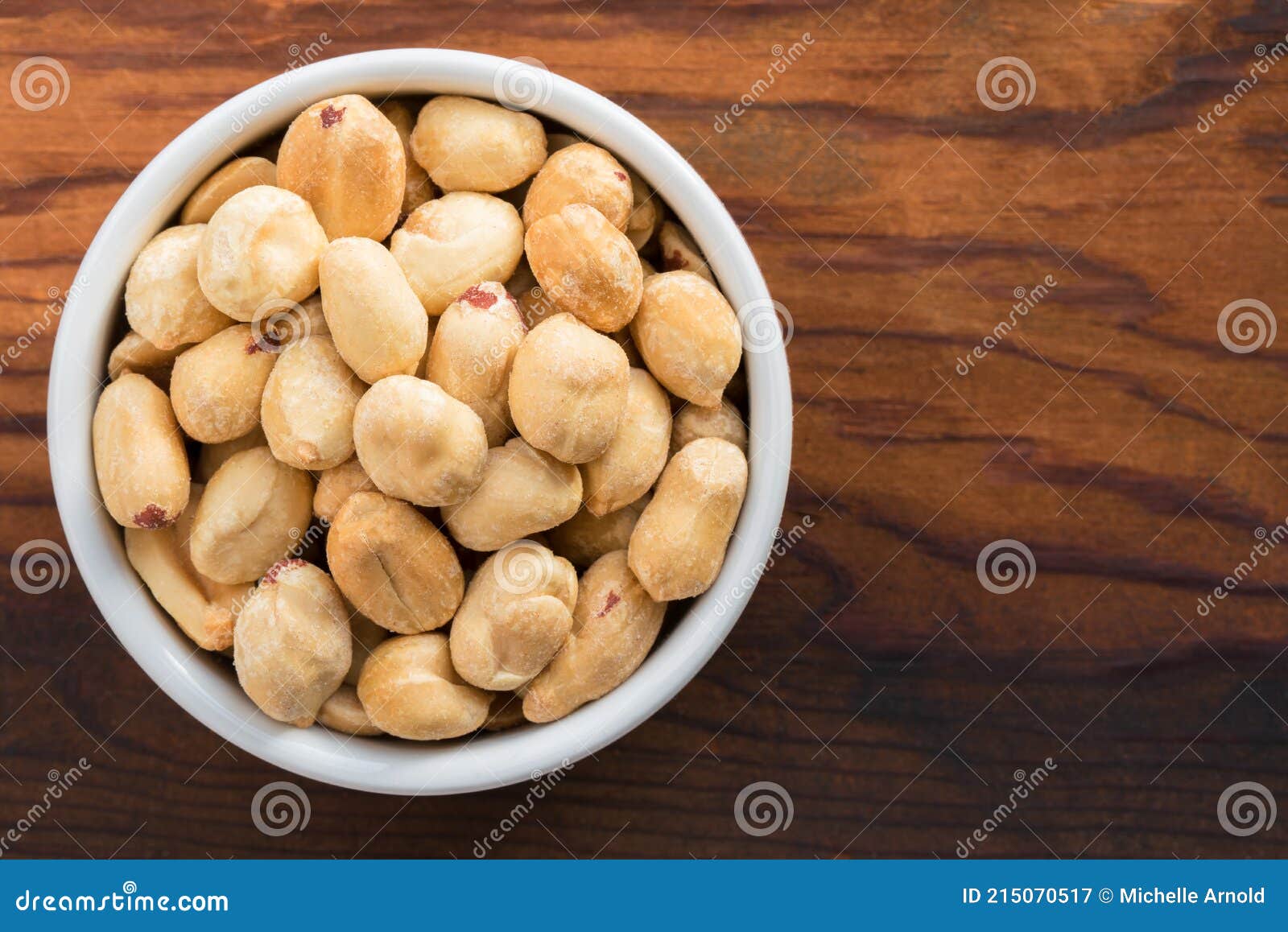 Cacahuètes Non Salées Rôties Dans Un Bol Image stock - Image du isolement,  unsalted: 215070517