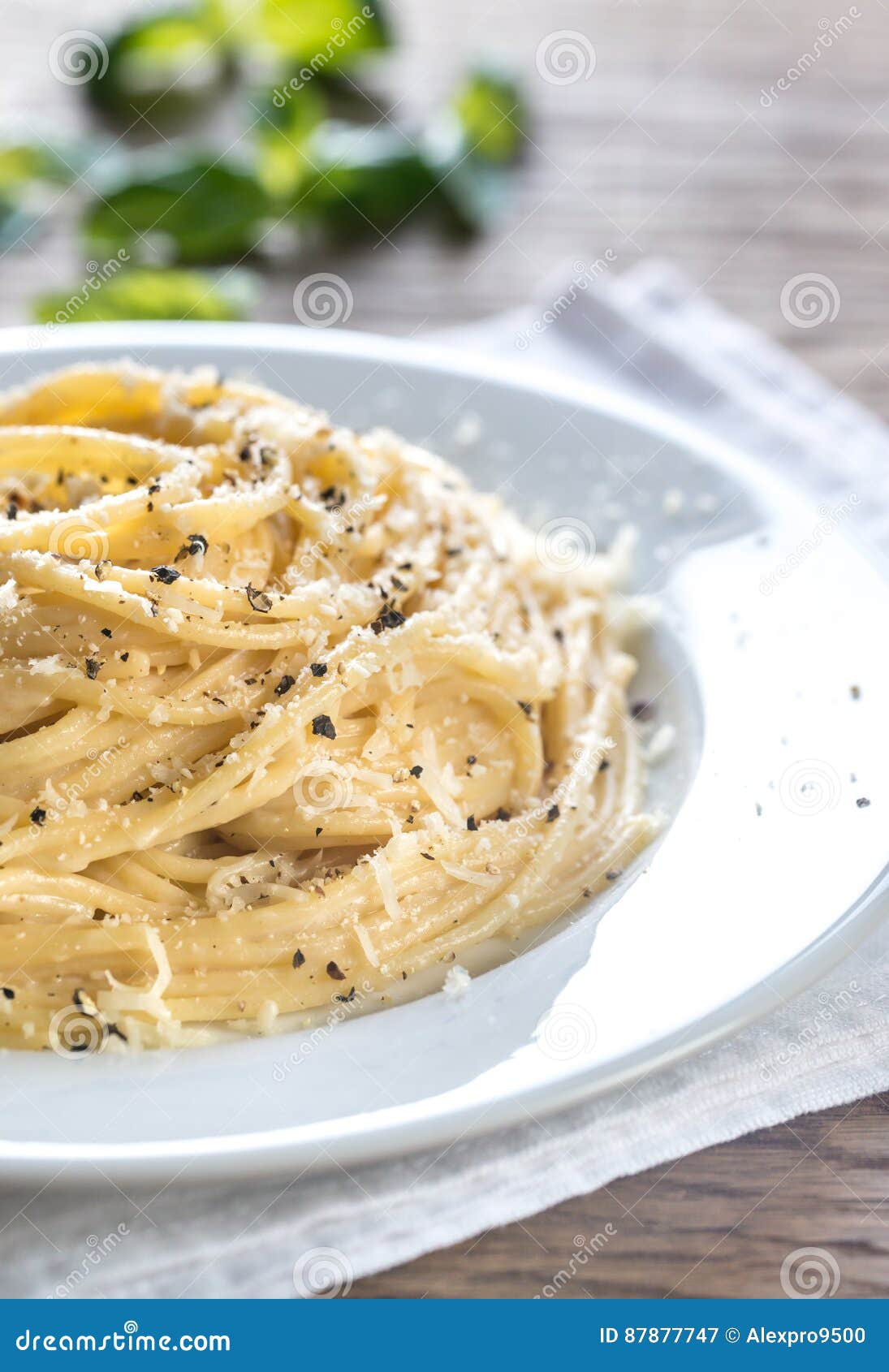 3,715 Pepe Grounds Fotos de stock - Fotos libres de regalías de Dreamstime, image size:1095x1690