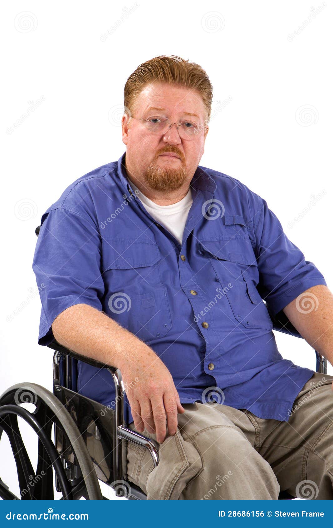 Homem Cadeira De Rodas Triste Foto de Stock - Imagem de tristeza, adulto:  28686156, image size:1067x1690