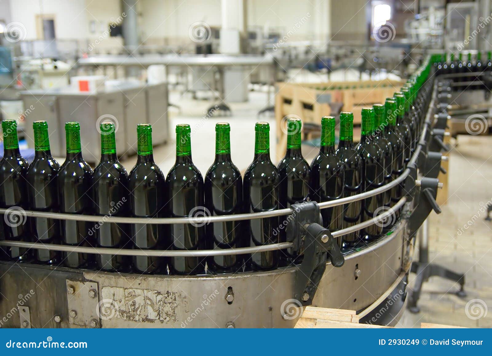 Cadena De Producción De Vino Imagen de archivo Imagen de filas